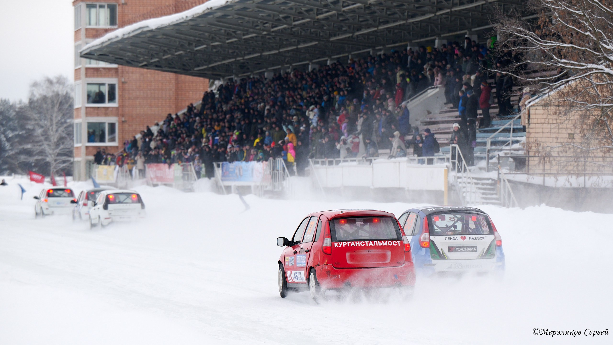 Трековые автогонки на льду Чемпионат России. Спортивный репортажный фотограф в Ижевске Сергей Мерзляков