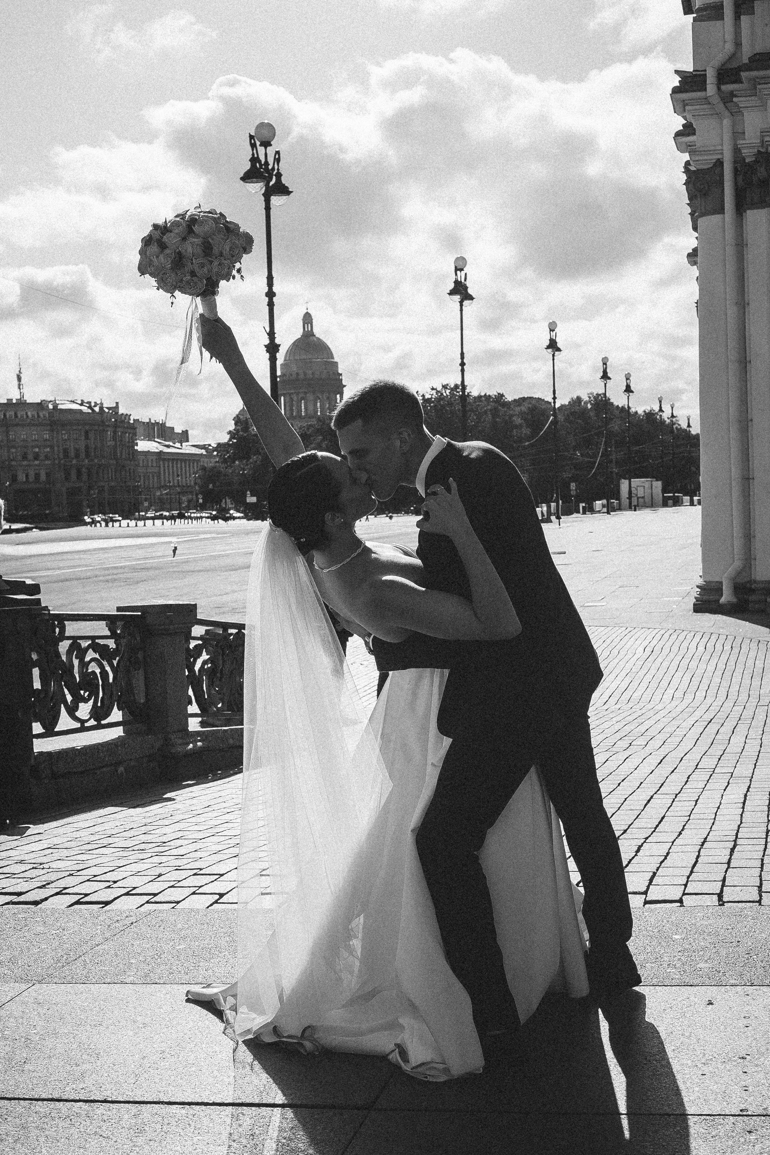 СВАДЕБНАЯ ПРОГУЛКА В САНТК-ПЕТЕРБУРГЕ (ИСАКИЕВСКИЙ СОБОР, ЗИМНЯЯ КАНАВКА, ЭРМИТАЖ И БОЛЬШАЯ МОРСКАЯ УЛИЦА). Профессиональный фотограф, Санкт-Петербург — Виктория Богомолова