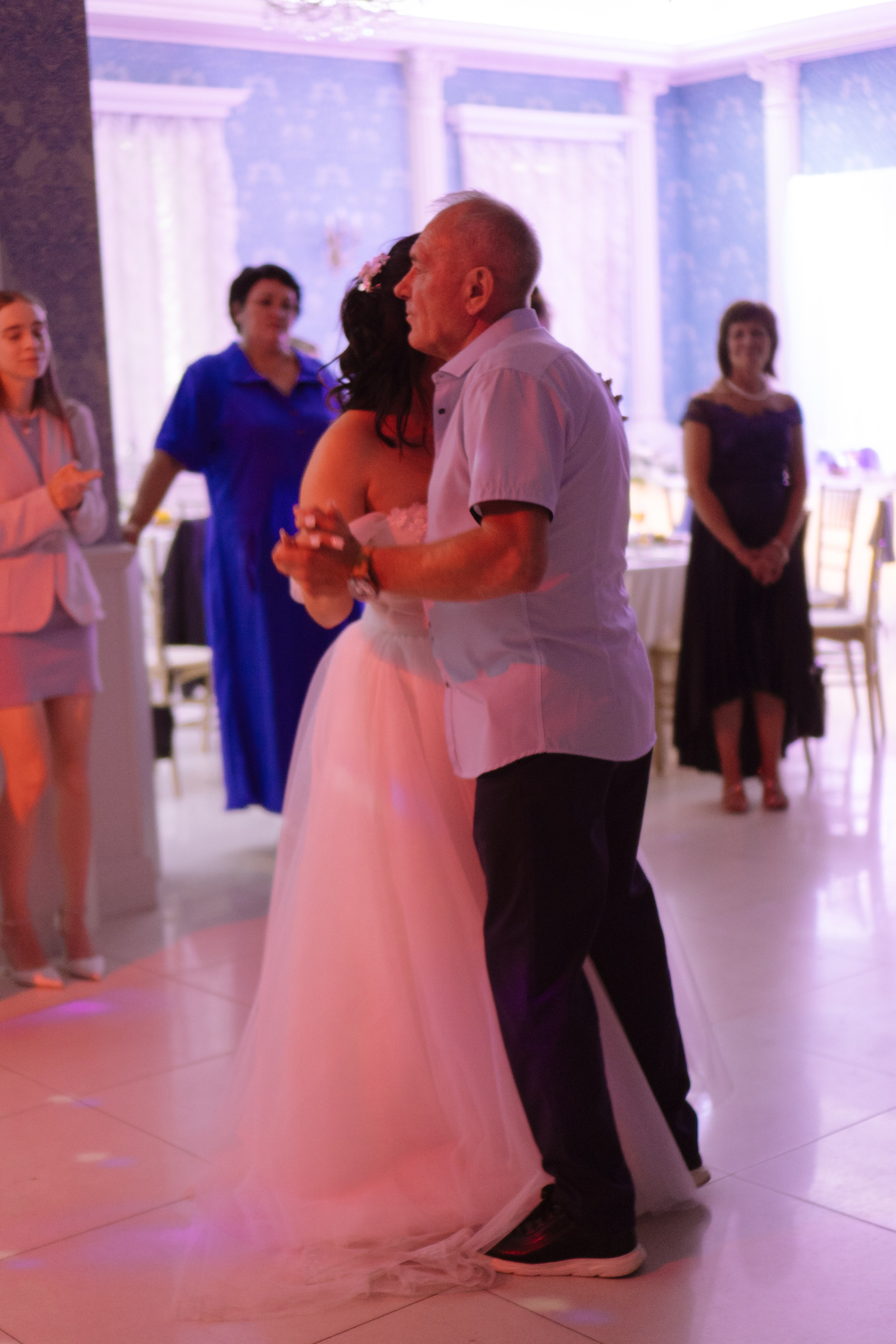 ТАНЕЦ ОТЦА И ДОЧЕРИ НА БАНКЕТЕ (СВАДЕБНАЯ ФОТОСЕСИИЯ БАНКЕТА). Профессиональный фотограф, Санкт-Петербург — Виктория Богомолова