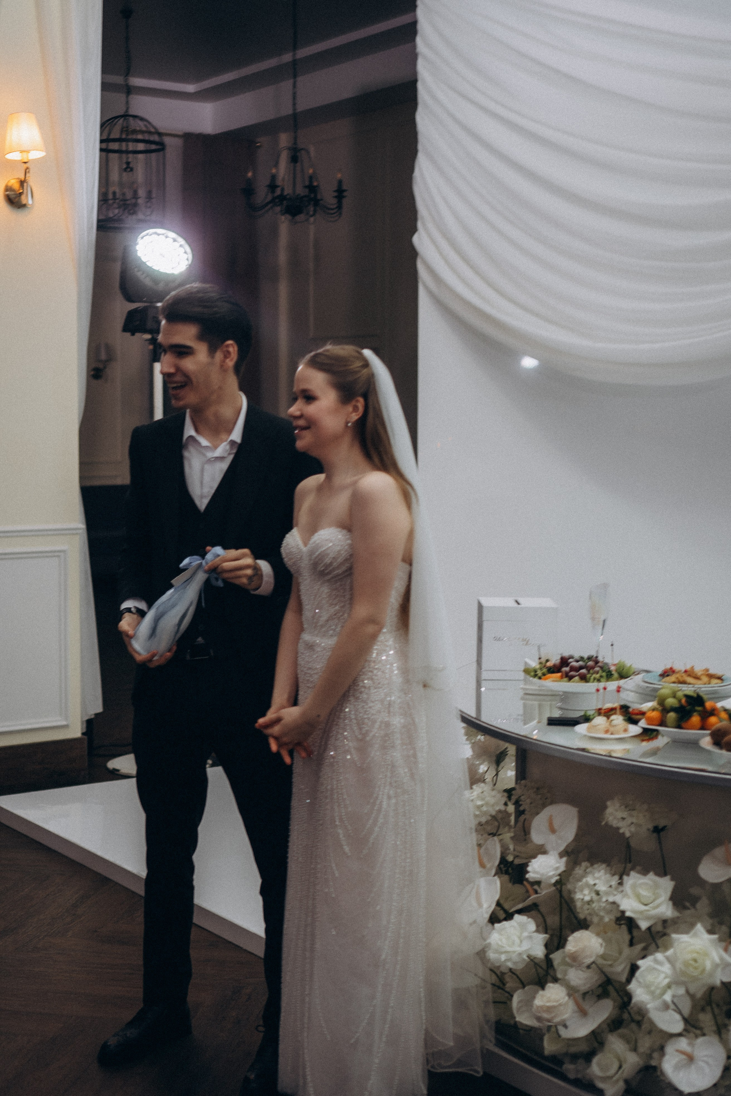 СВАДЕБНАЯ СЬЕМКА СБОРОВ В ОТЕЛЕ И ВЫЕЗД НА ЦЕРЕМОНИЮ (СНЯТО В СИБИРЕ В НИЖНЕВАРТОВСКЕ). Профессиональный фотограф, Санкт-Петербург — Виктория Богомолова