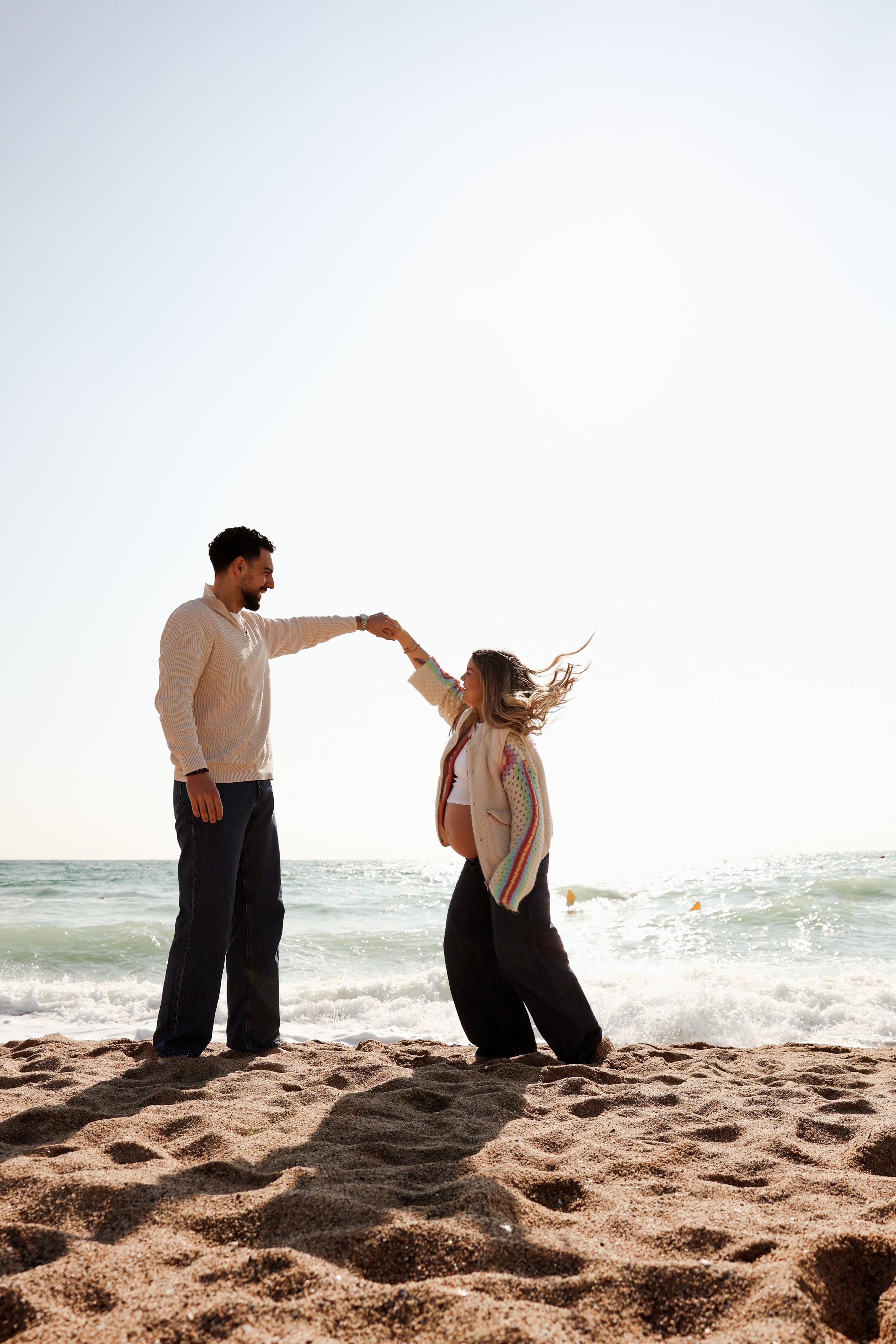 Sunny morning at the sea. Natalia Zhuravleva|family, newborn, maternity photographer in Barcelona