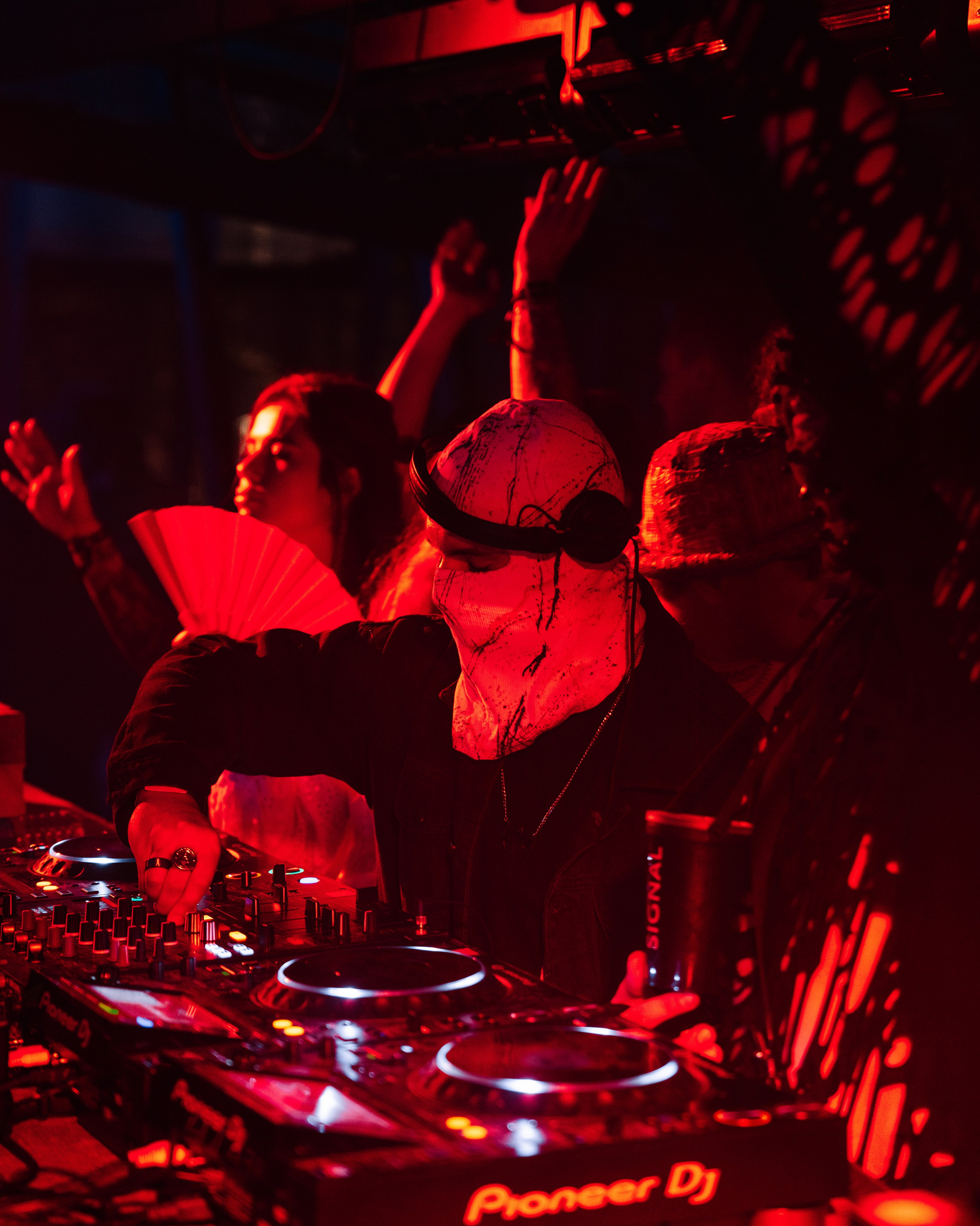 Signal 2024. @tomrus: Рустам Шагиморданов — фотограф