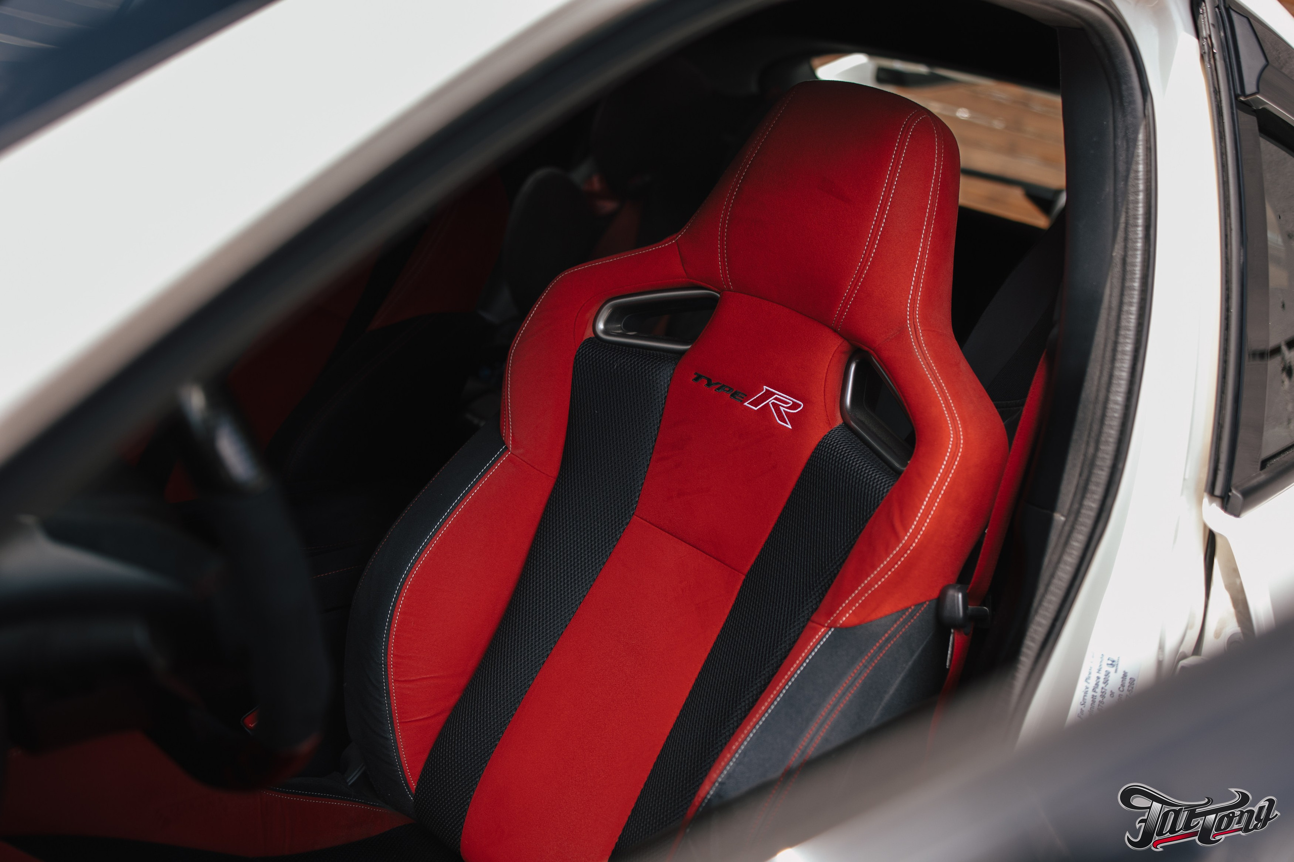 Honda Сivic type R снятие краски c капота и лачка карбона. DeLorein