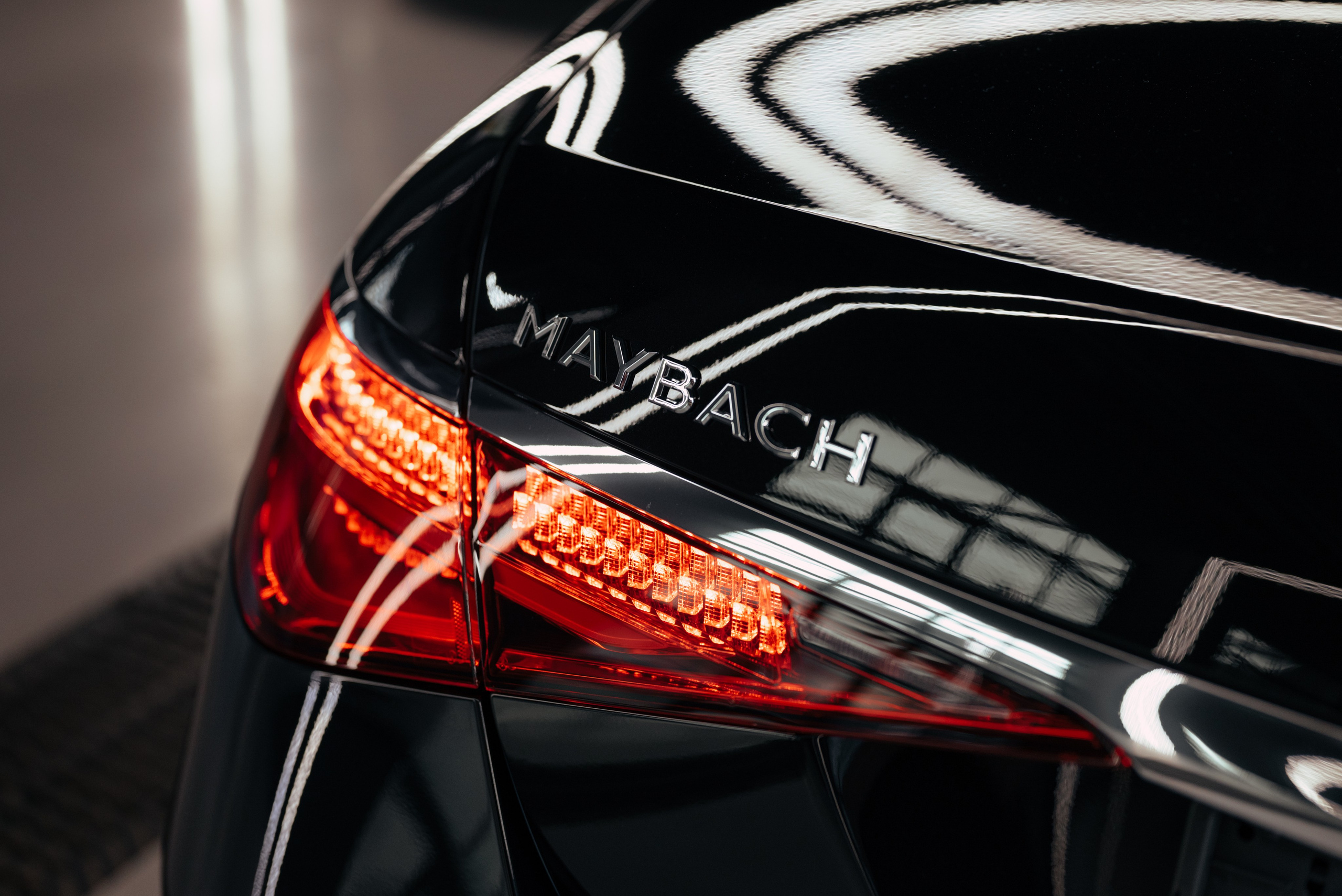 Mercedes Maybach v12 Black. DeLorein