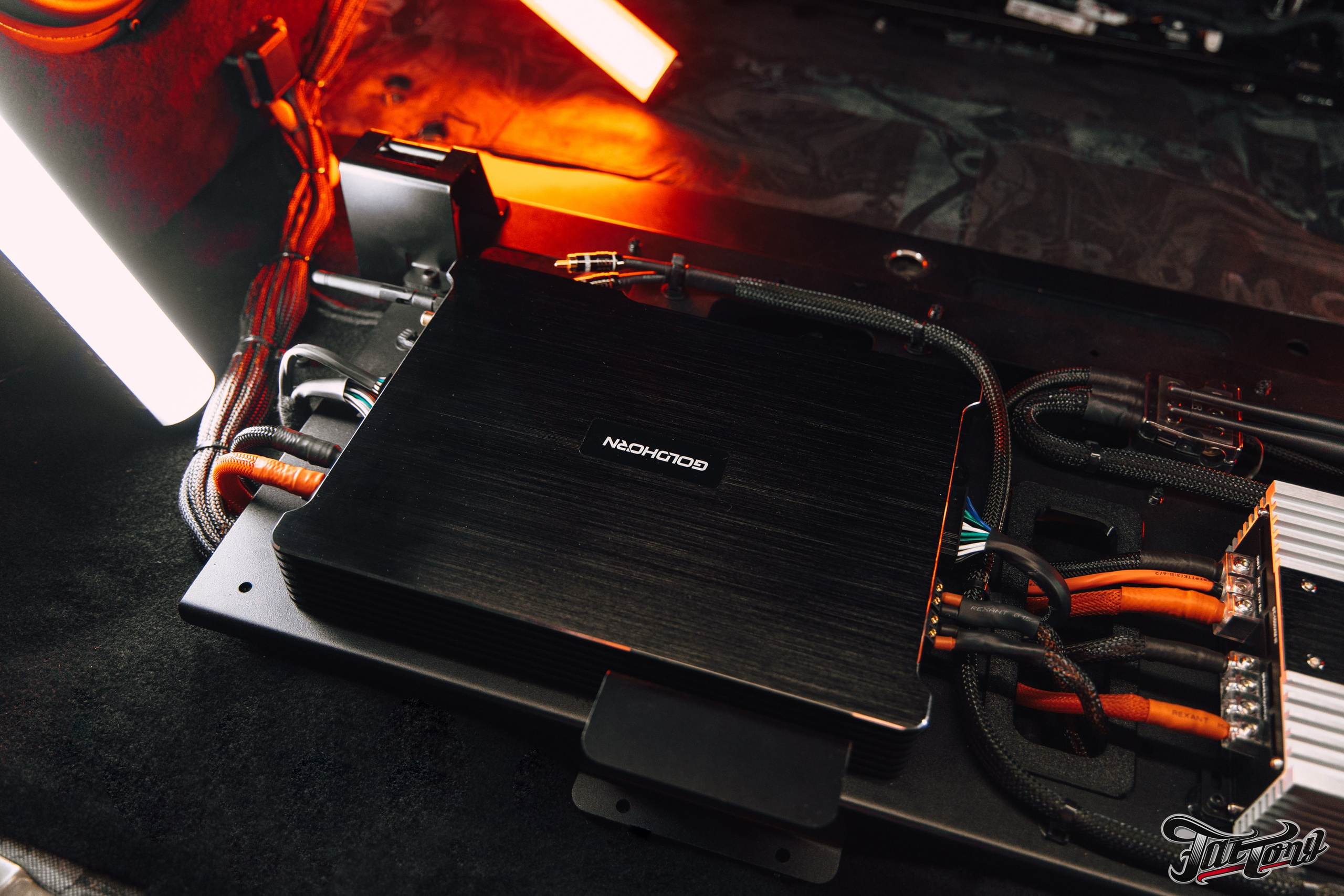 Cadillac Escalade V акустическая система. DeLorein