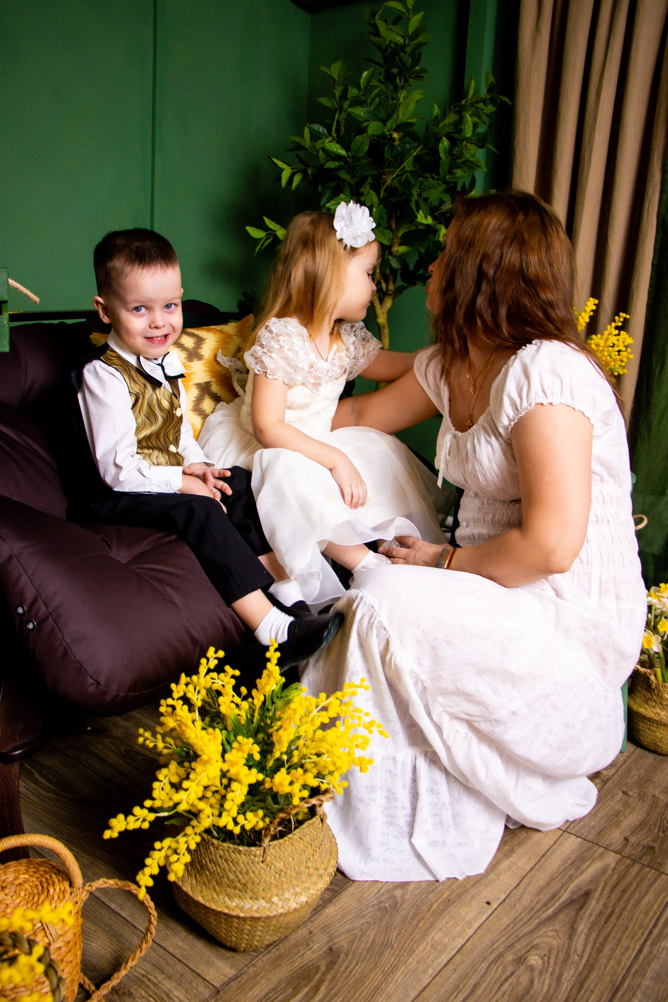 Семейная съемка с мимозой. Фотограф Татьяна Матрос