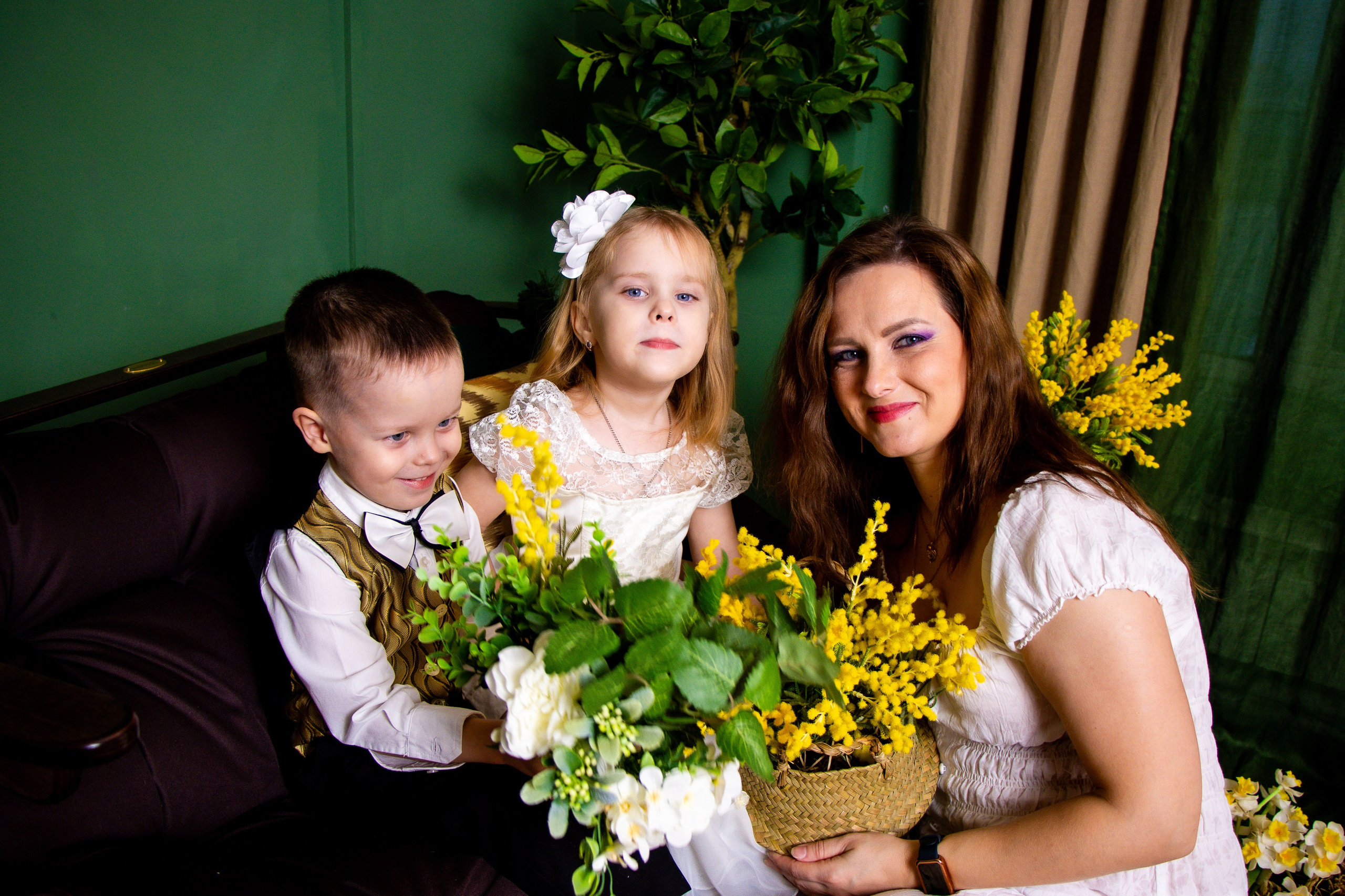 Семейная съемка с мимозой. Фотограф Татьяна Матрос