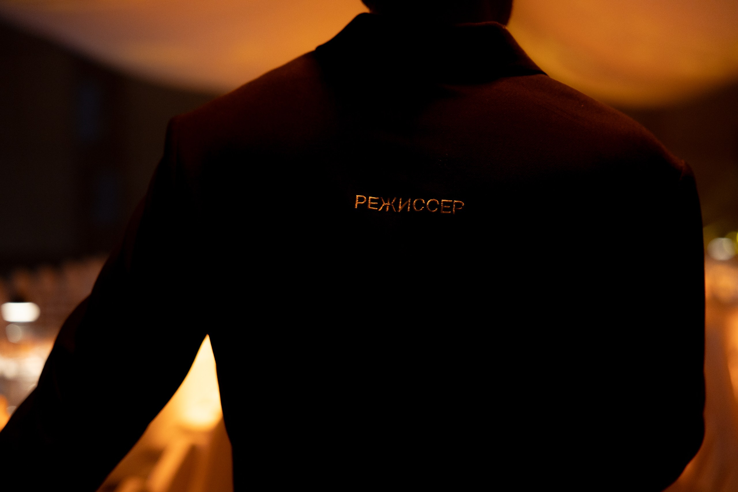 Здравствуйте! Я свадебный фотограф из Ульяновска, работаю в том числе по всей России и с выездом за границу. Снимаю свадьбы, lovestory, корпоративы, светский репортаж. Провожу обучение по фотографии, мастер-классы и воркшопы для других фотографов.