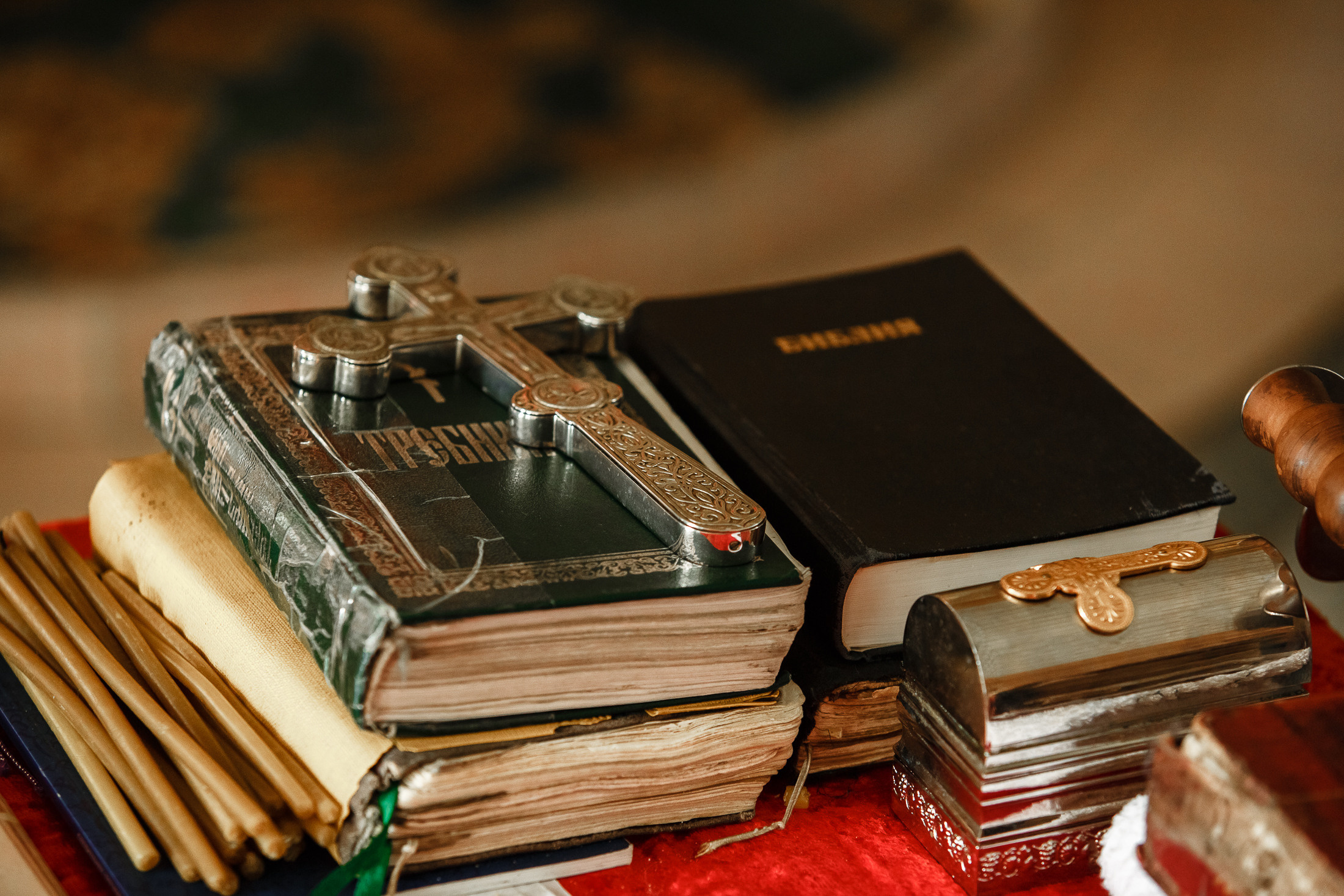 Библия, священно-богослужебные-книги, распятие, крест