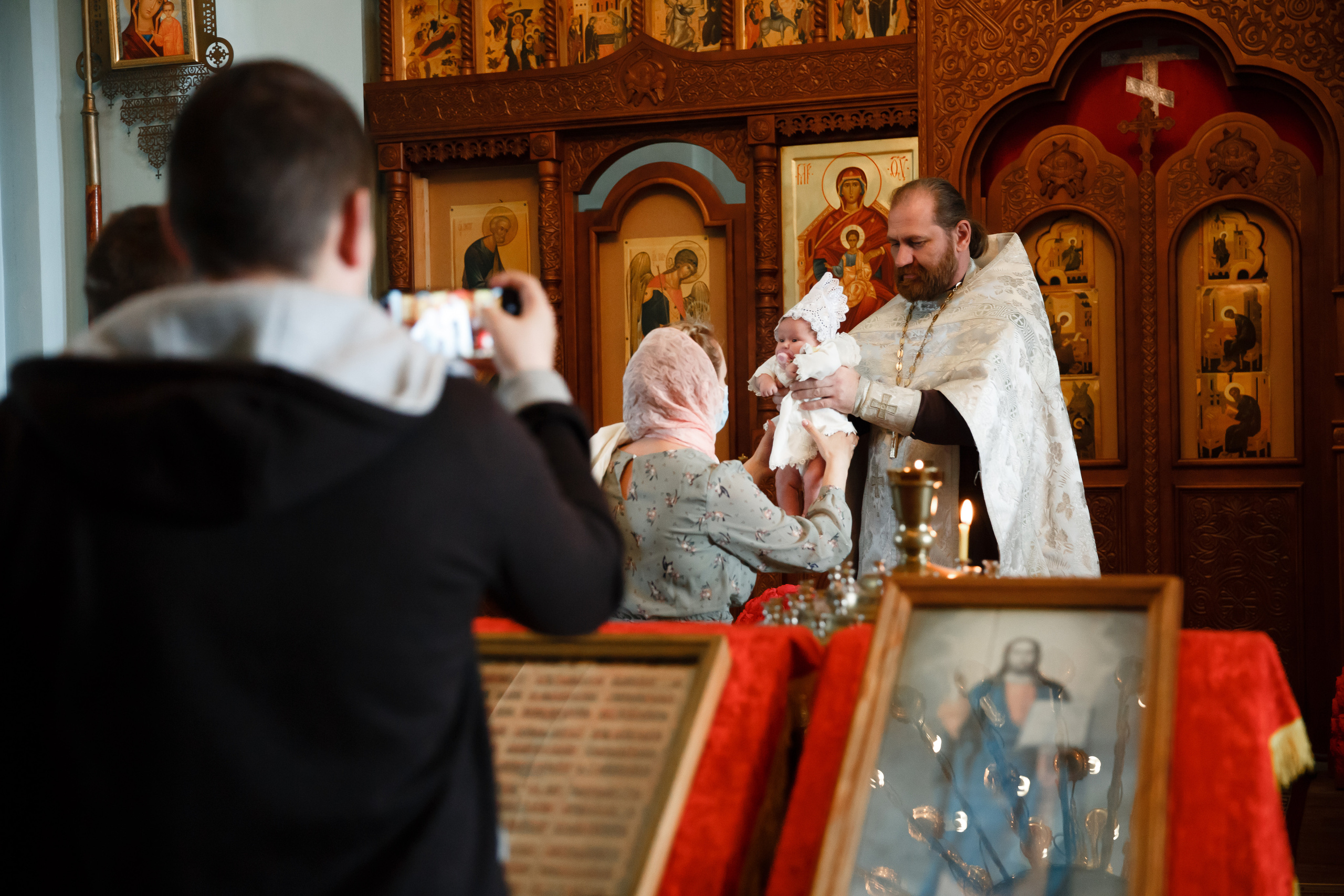 крещение-детей-в-церкви
