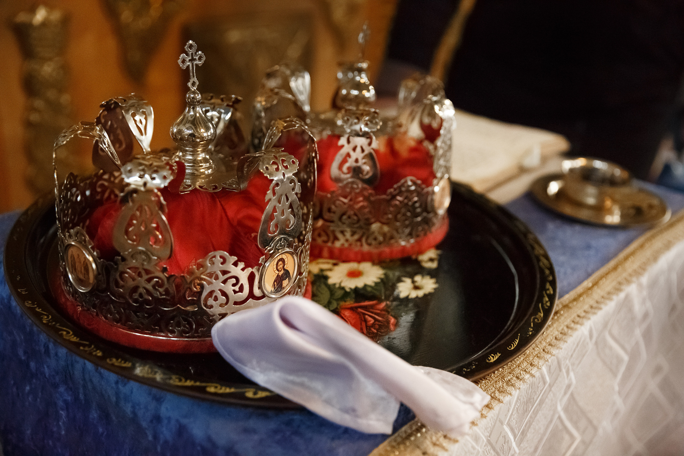 брачные Венцы приготовленные на таинство Венчания