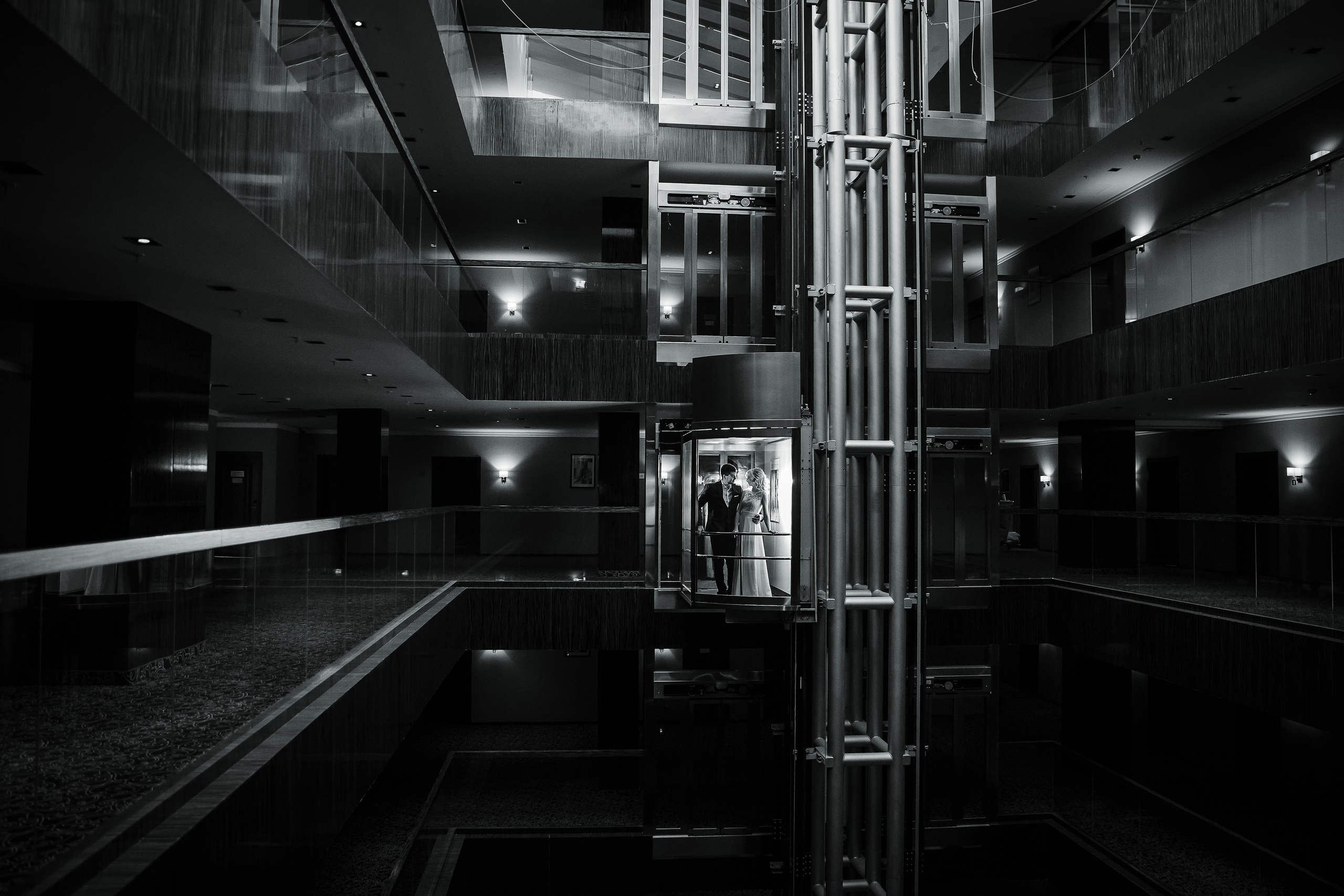 пара в лифте в sk-royal Тула