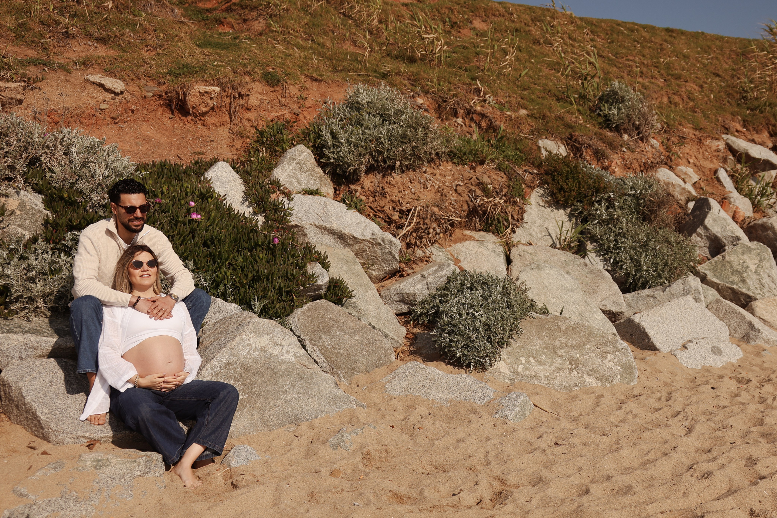 Sunny morning at the sea. Natalia Zhuravleva|family, newborn, maternity photographer in Barcelona