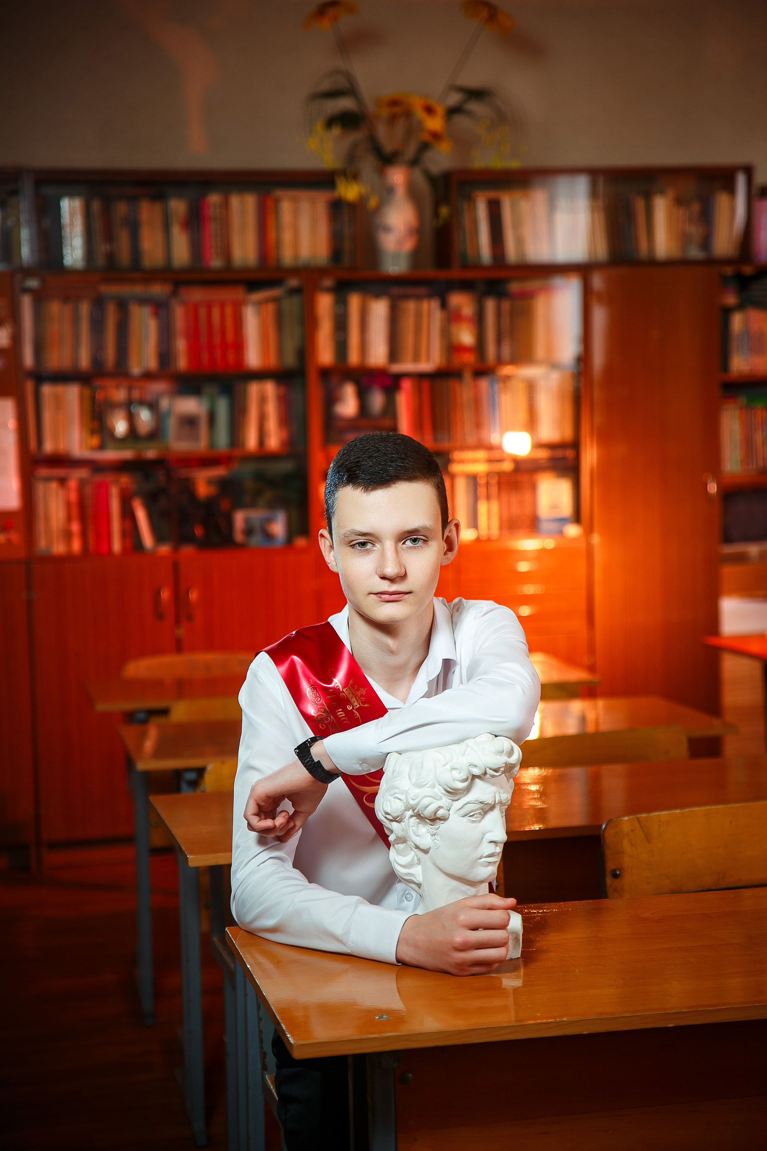 МОДЕРН. Выпускные альбомы в Донецке и ДНР. Фотограф Донецк и ДНР