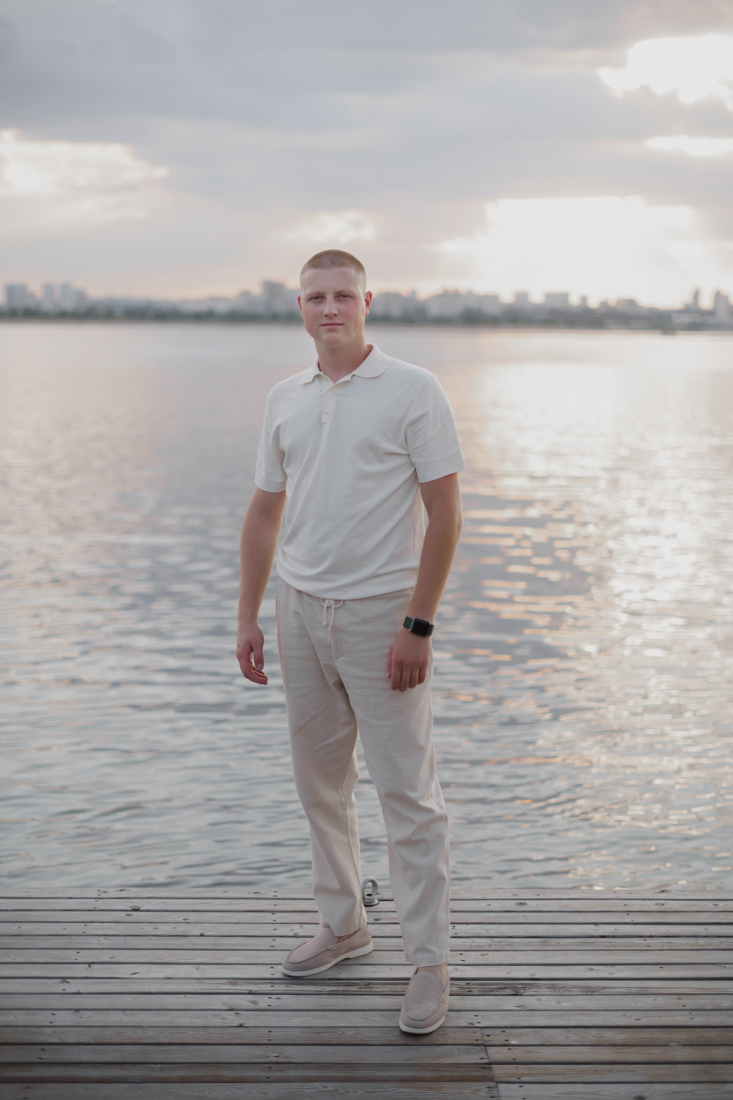 Рома и софа. Фотограф Валерия Крахмалева