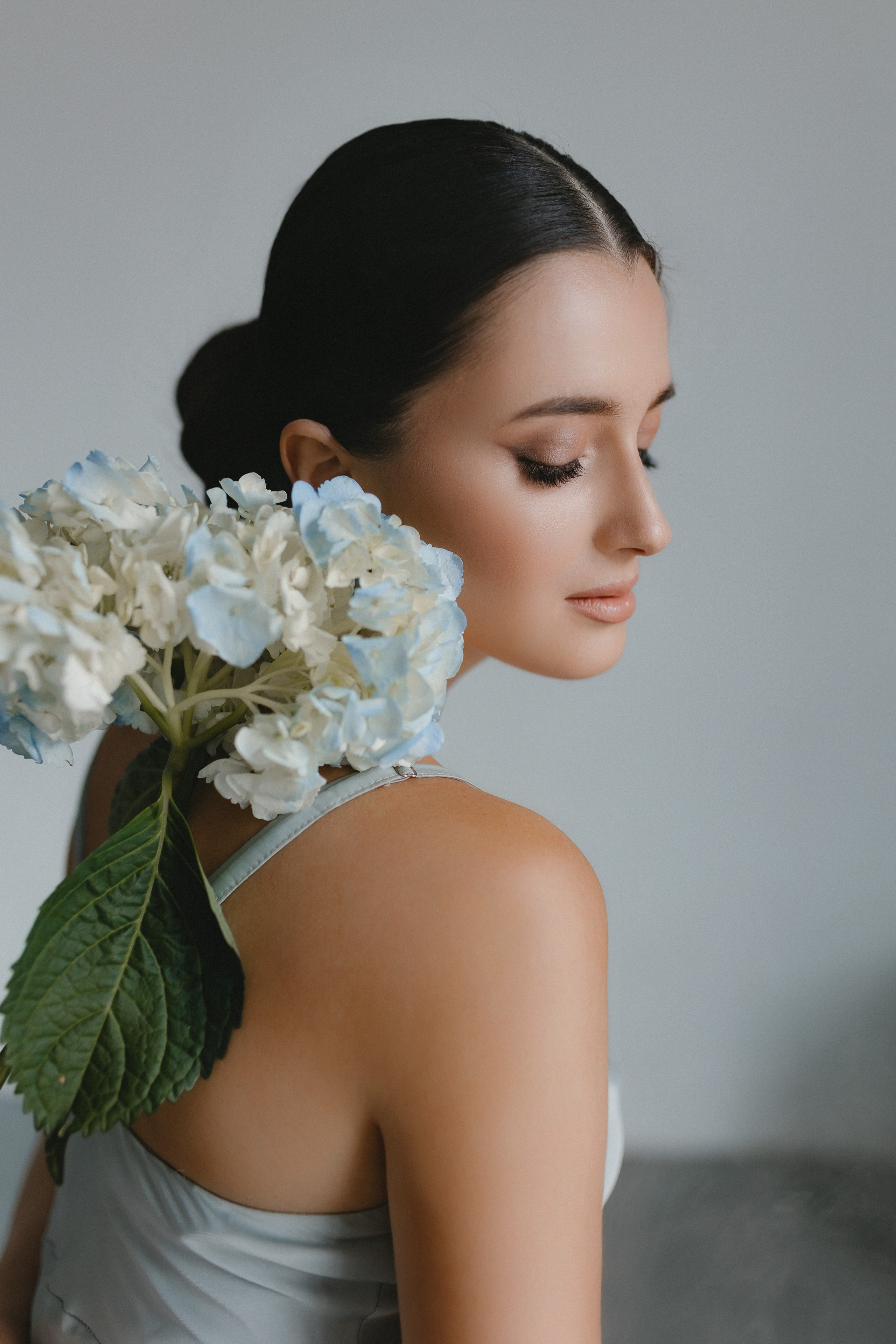 Нежная фотосессия с гортензией. Фотограф и видеограф в Мурманске, Москве Екатерина Нечаева