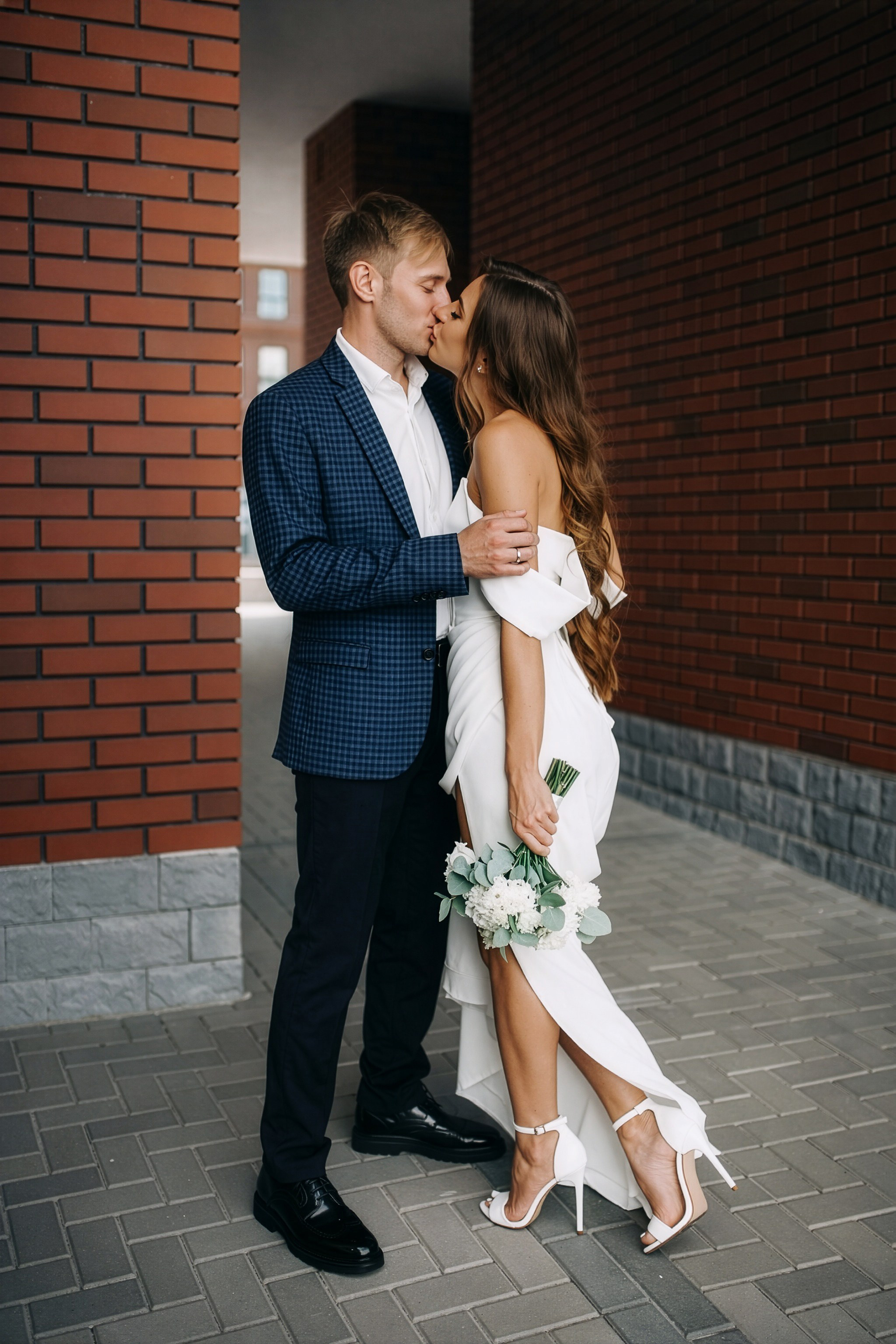 Свадебная прогулка в Екатеринбурге — Фотосессия Александра и Екатерины. Фотограф Дмитрий Судаков — Свадебная и репортажная съемка в Екатеринбурге и Москве