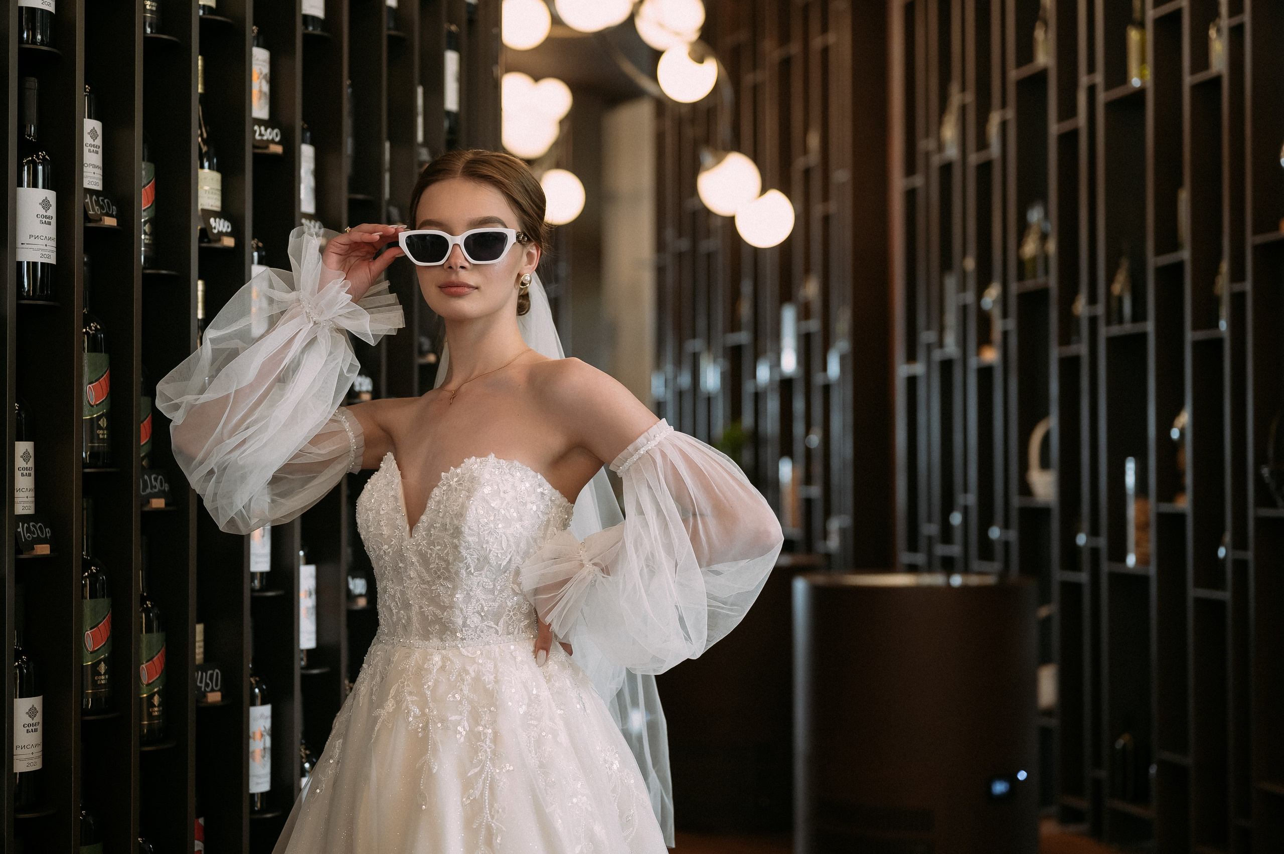 Свадебное утро и прогулка красивой яркой пары. Свадебный и семейный фотограф в Симферополе Дарья Маркова