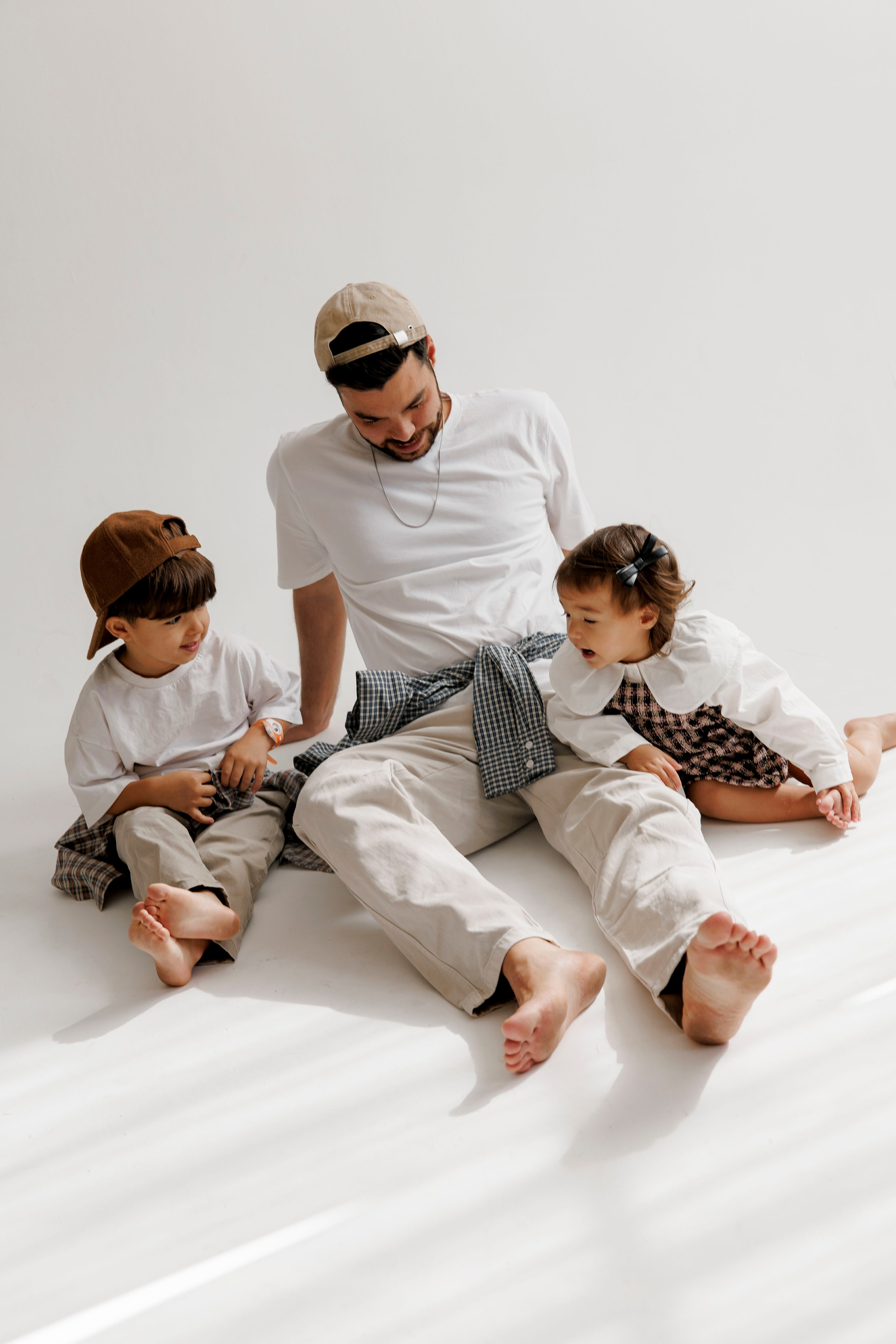 Family photoshoot inside the studio. Wedding and family photographer