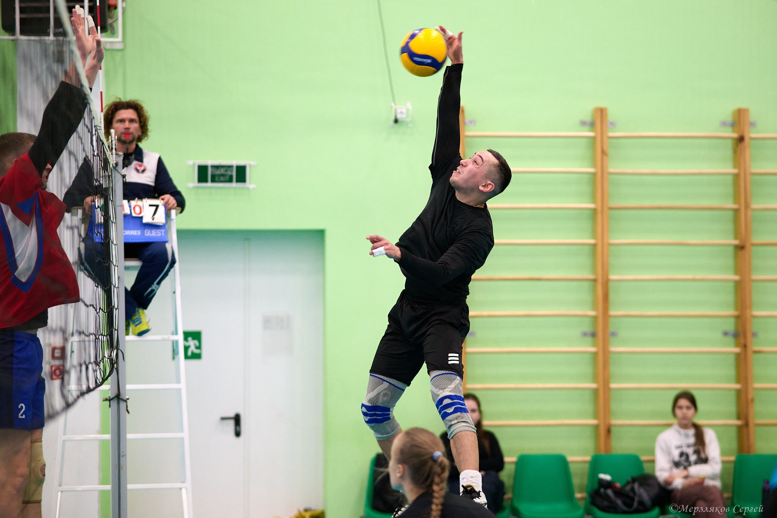 Новогодний волейбольный турнир. Ижевск. 16.12.23. Спортивный репортажный фотограф в Ижевске Сергей Мерзляков