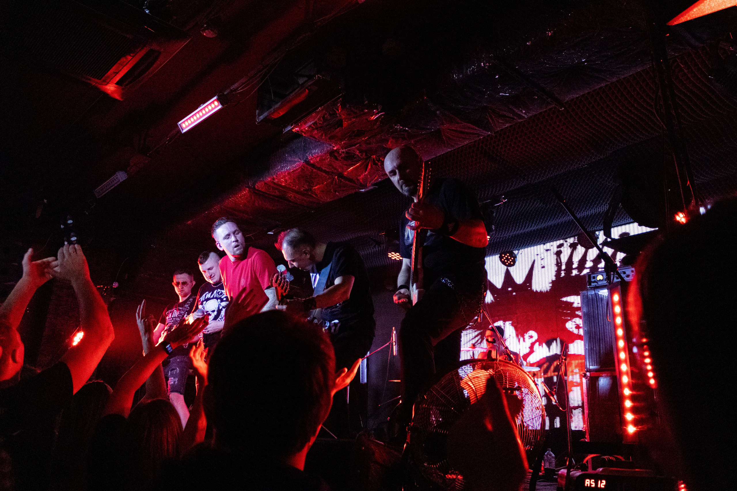 Группа "Меньше Трёпа", Клуб "12"