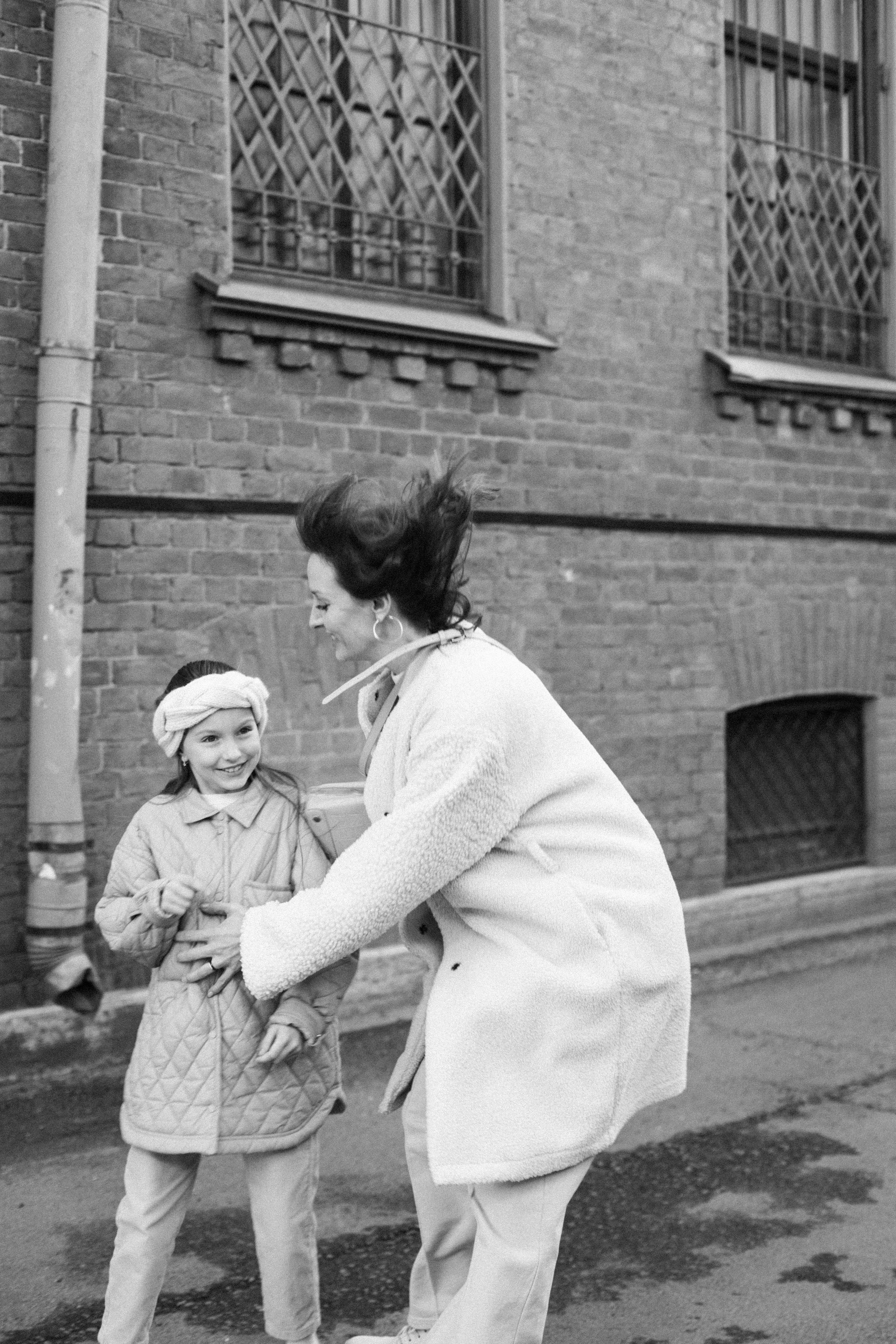 Летняя фотопрогулка мамы и дочки на Васильевском острове. Детский и контент фотограф Надя Волкова Санкт-Петербург