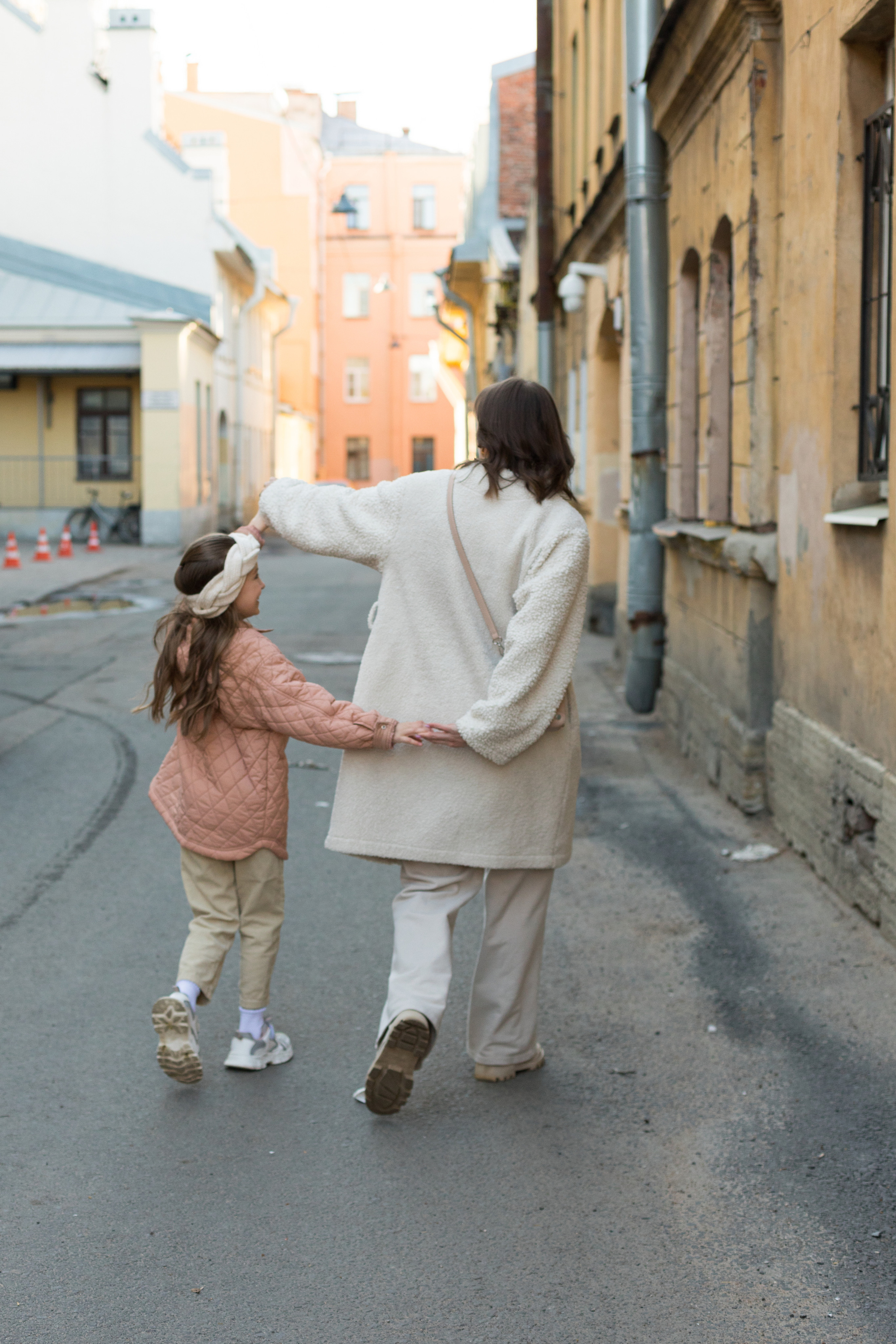 Летняя фотопрогулка мамы и дочки на Васильевском острове. Детский и контент фотограф Надя Волкова Санкт-Петербург