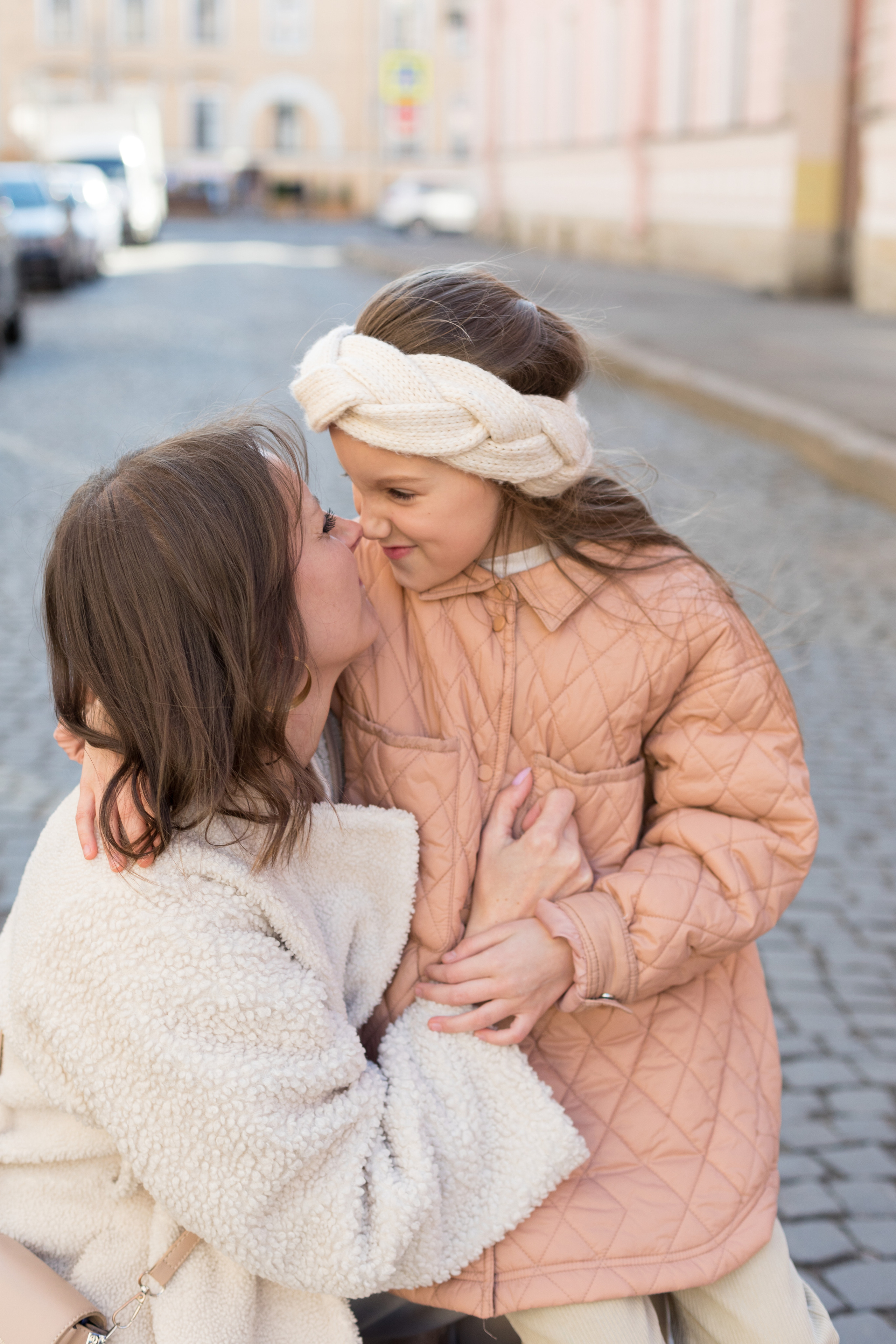 Летняя фотопрогулка мамы и дочки на Васильевском острове. Детский и контент фотограф Надя Волкова Санкт-Петербург