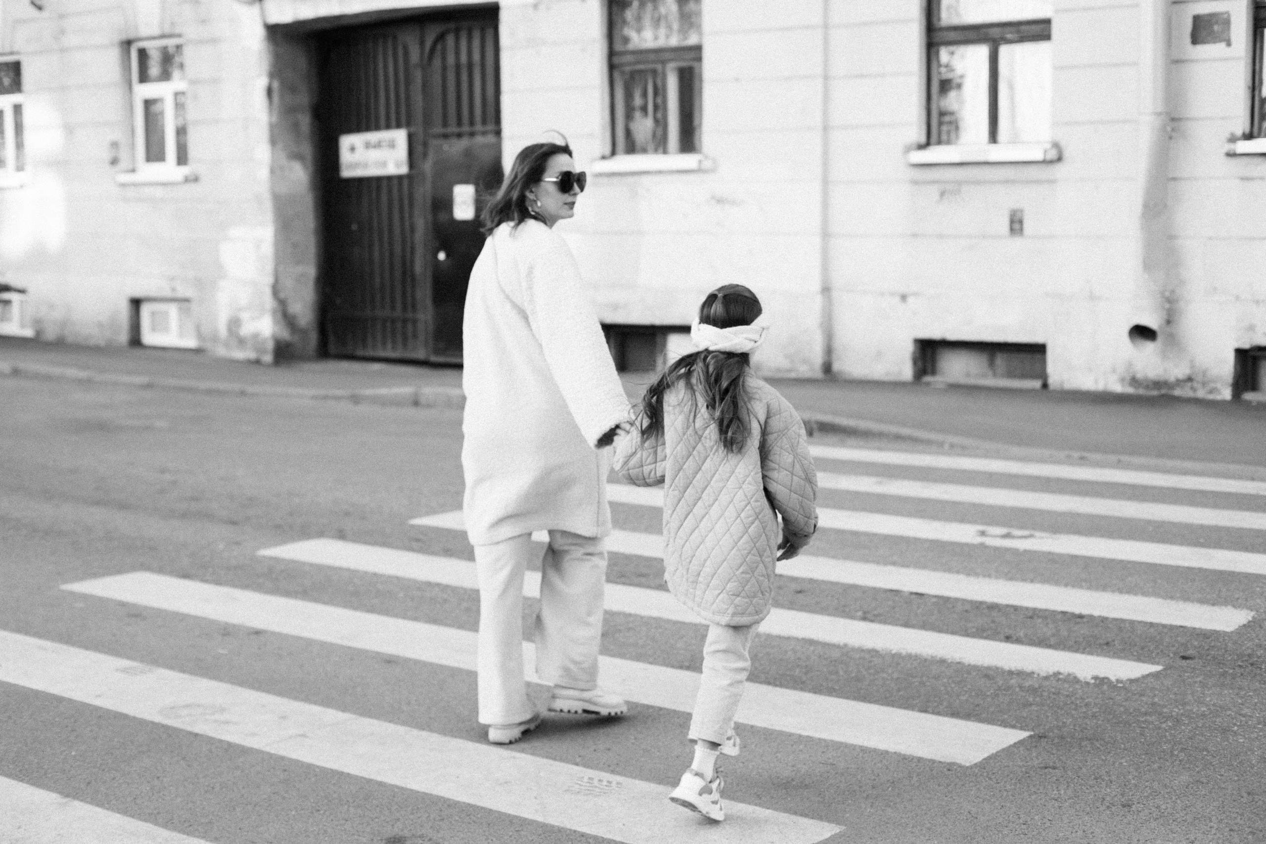 Летняя фотопрогулка мамы и дочки на Васильевском острове. Детский и контент фотограф Надя Волкова Санкт-Петербург