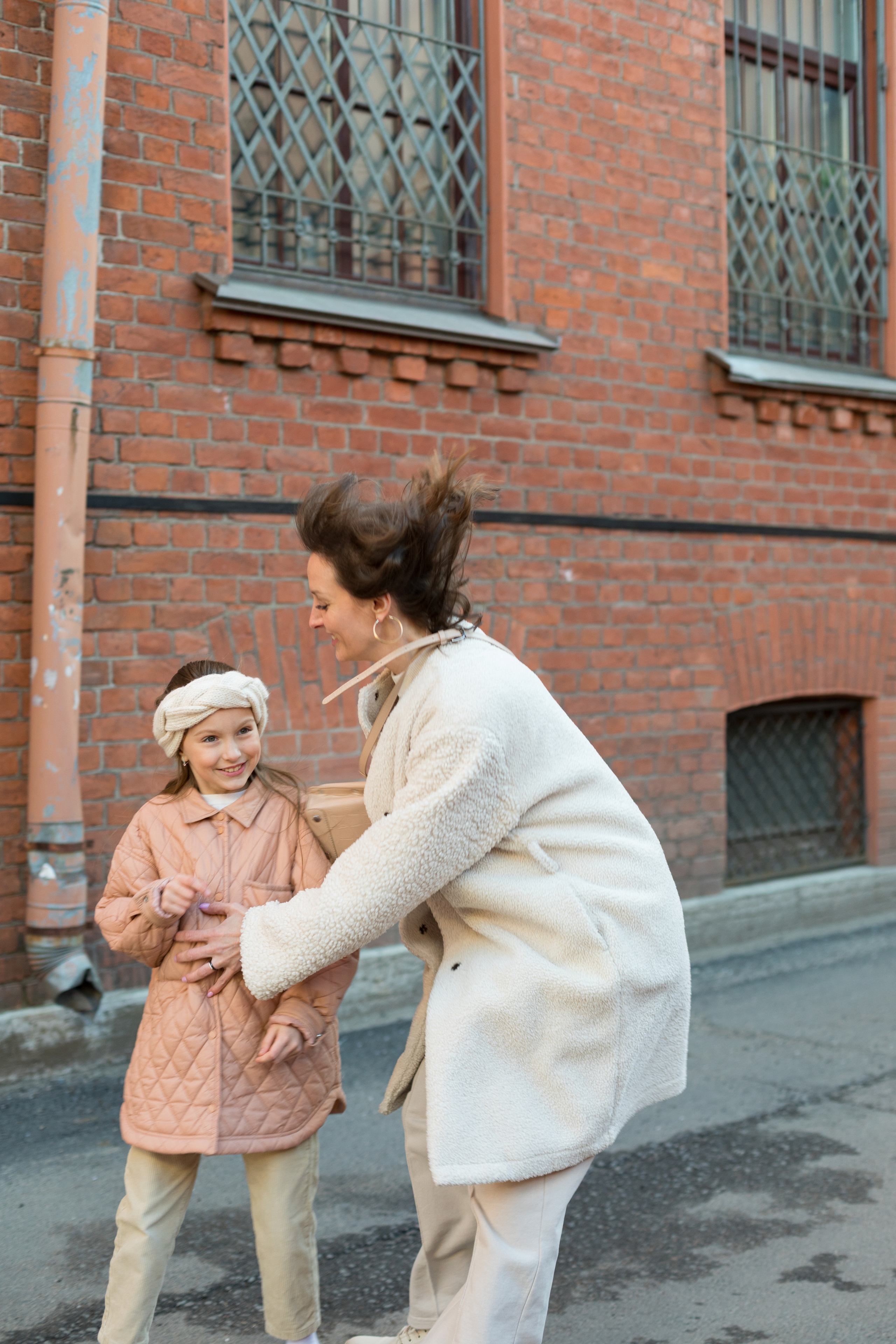 Летняя фотопрогулка мамы и дочки на Васильевском острове. Детский и контент фотограф Надя Волкова Санкт-Петербург