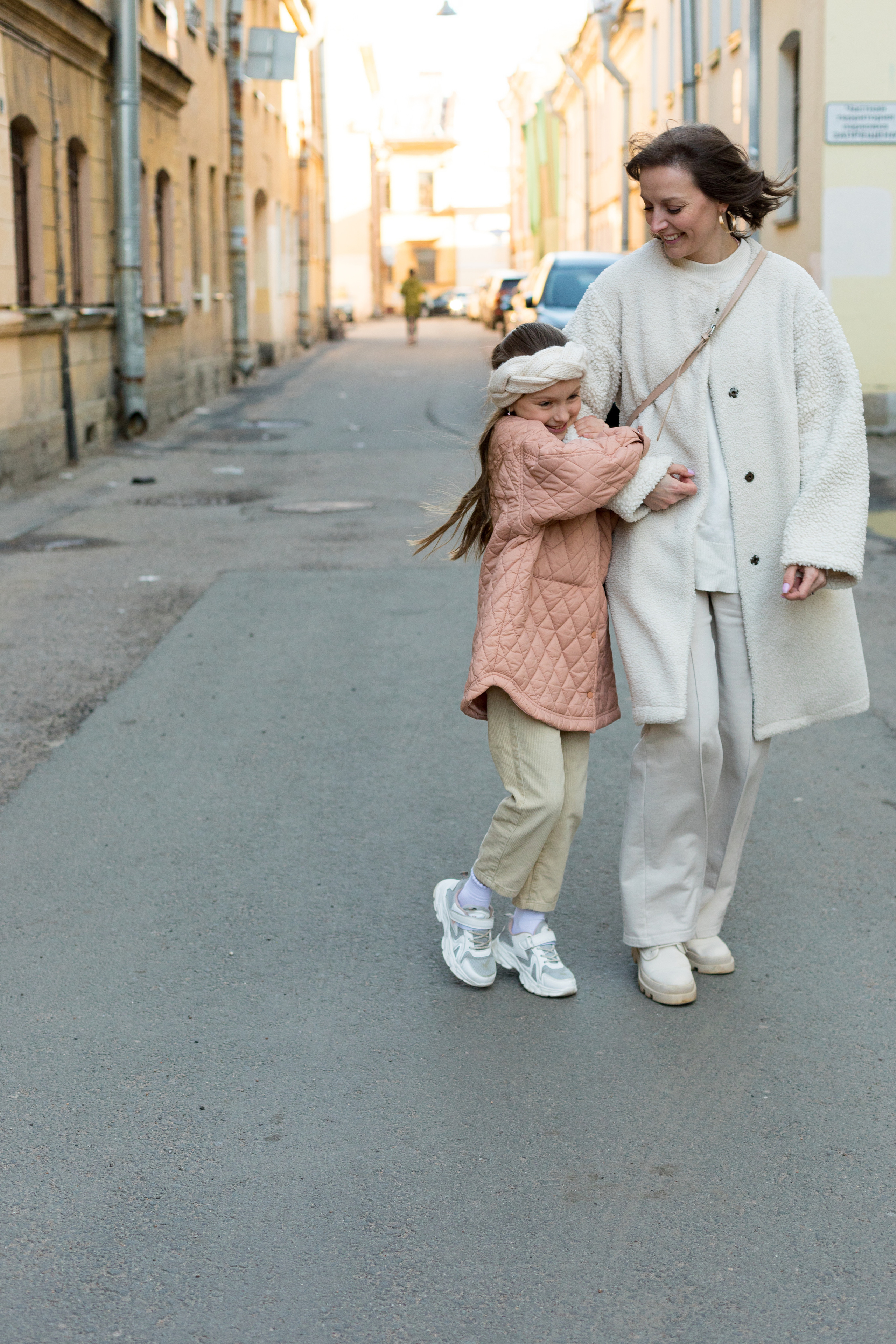 Летняя фотопрогулка мамы и дочки на Васильевском острове. Детский и контент фотограф Надя Волкова Санкт-Петербург