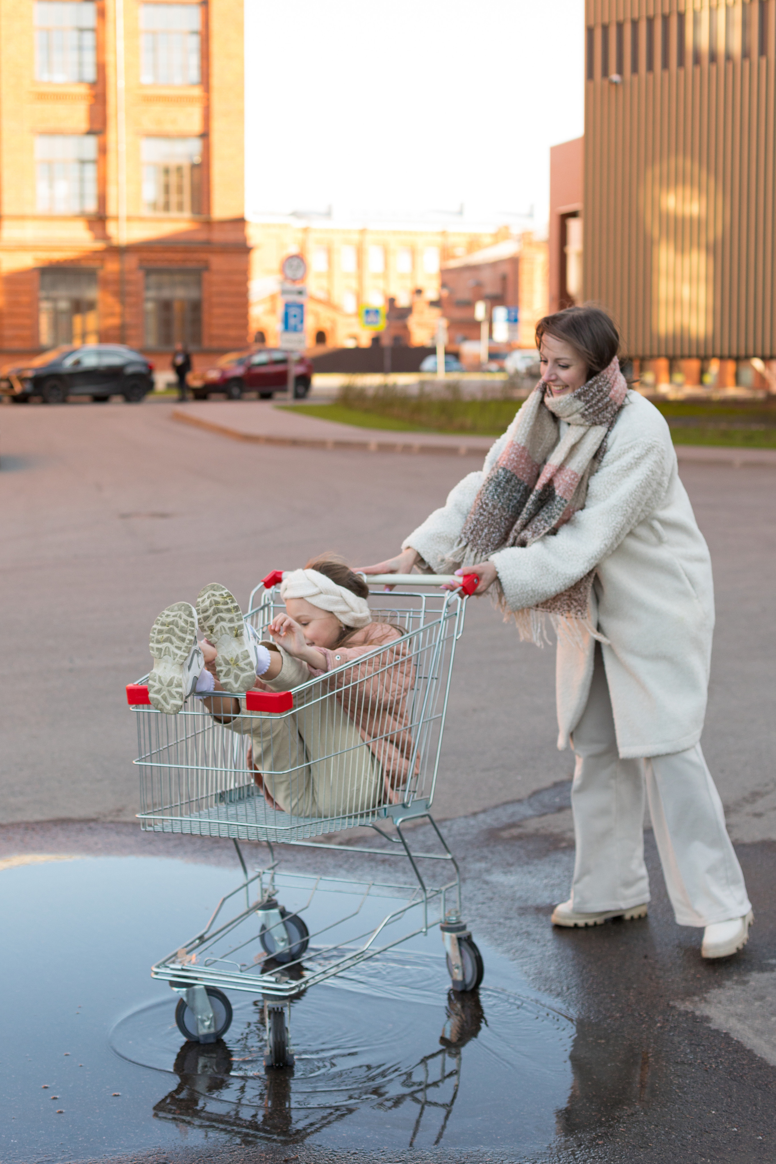 Летняя фотопрогулка мамы и дочки на Васильевском острове. Детский и контент фотограф Надя Волкова Санкт-Петербург