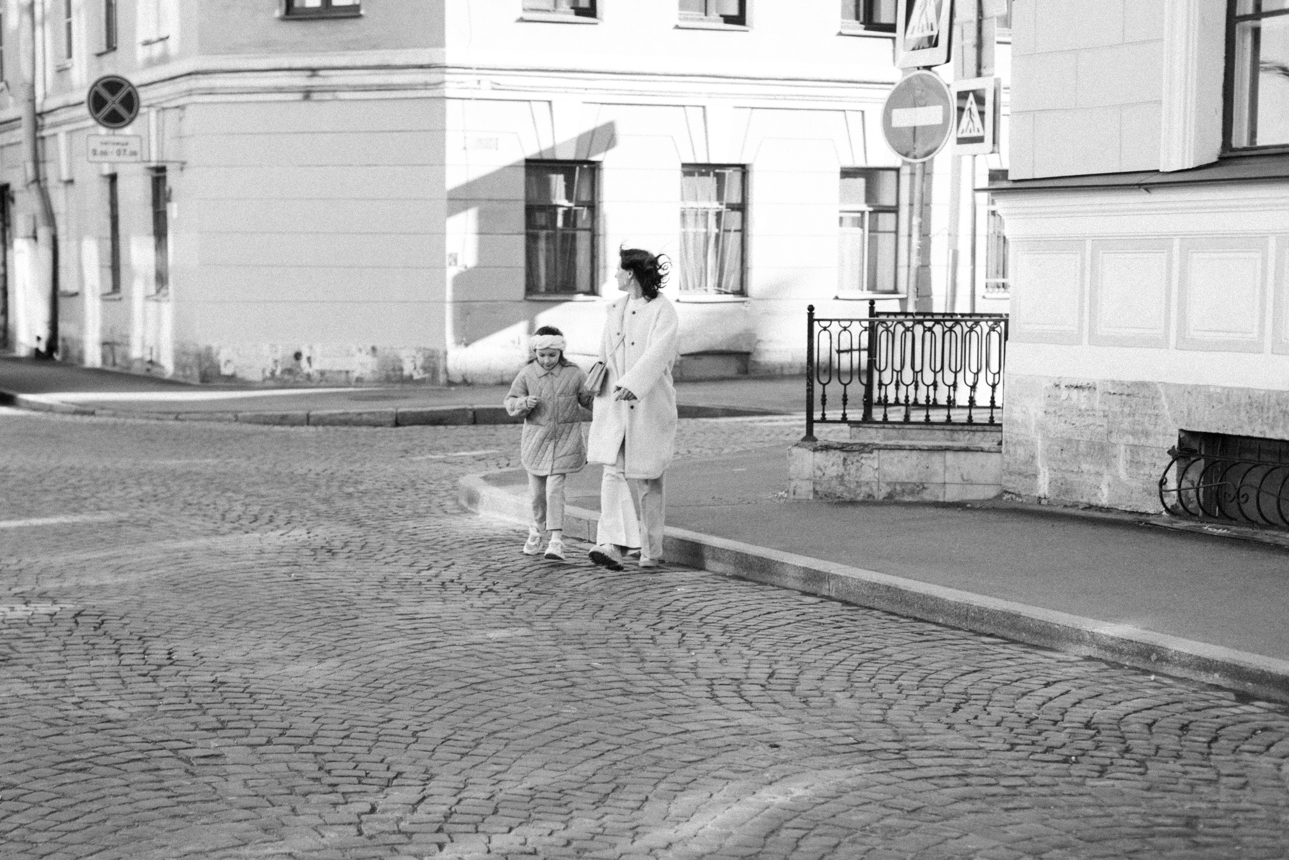 Летняя фотопрогулка мамы и дочки на Васильевском острове. Детский и контент фотограф Надя Волкова Санкт-Петербург