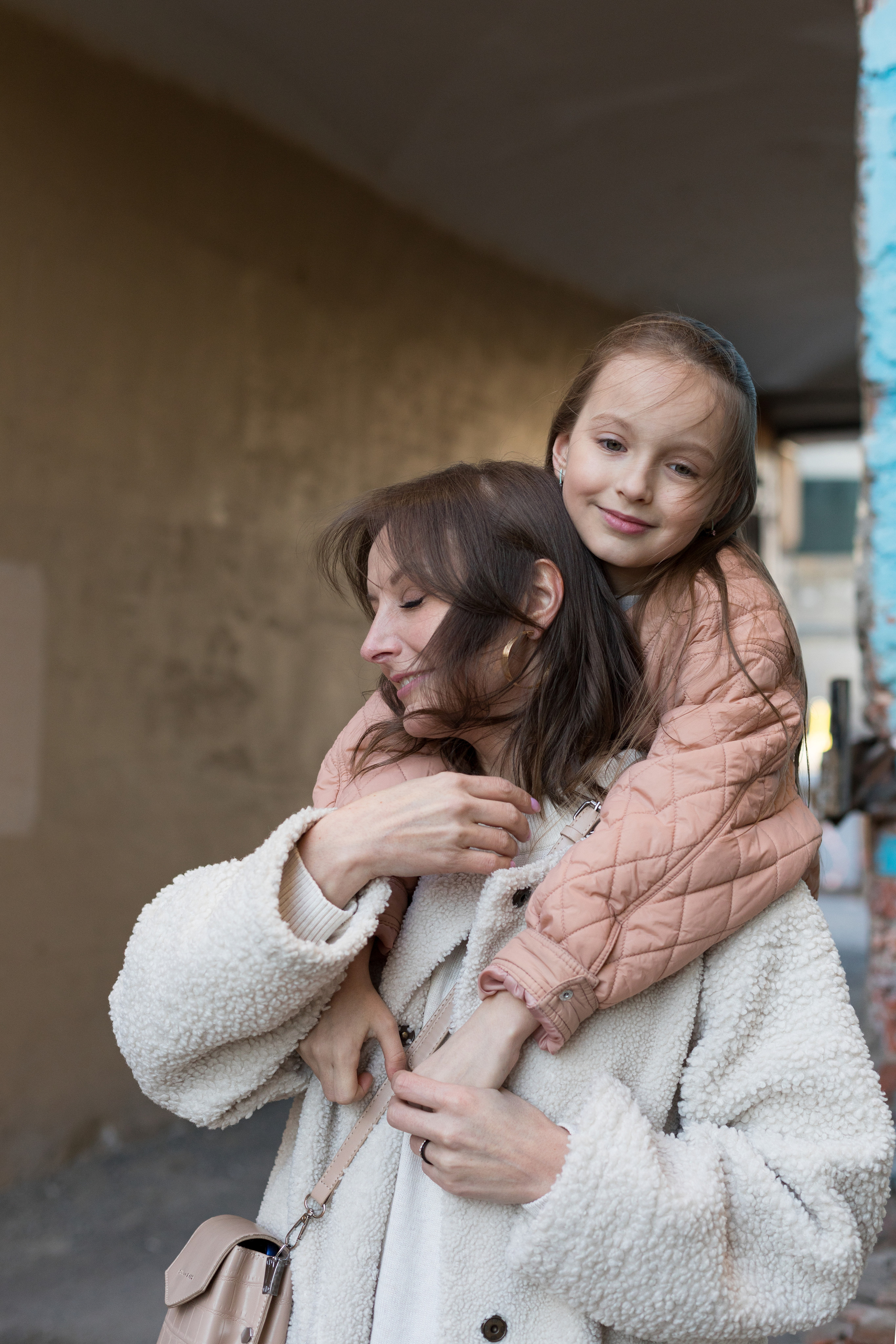 Летняя фотопрогулка мамы и дочки на Васильевском острове. Детский и контент фотограф Надя Волкова Санкт-Петербург