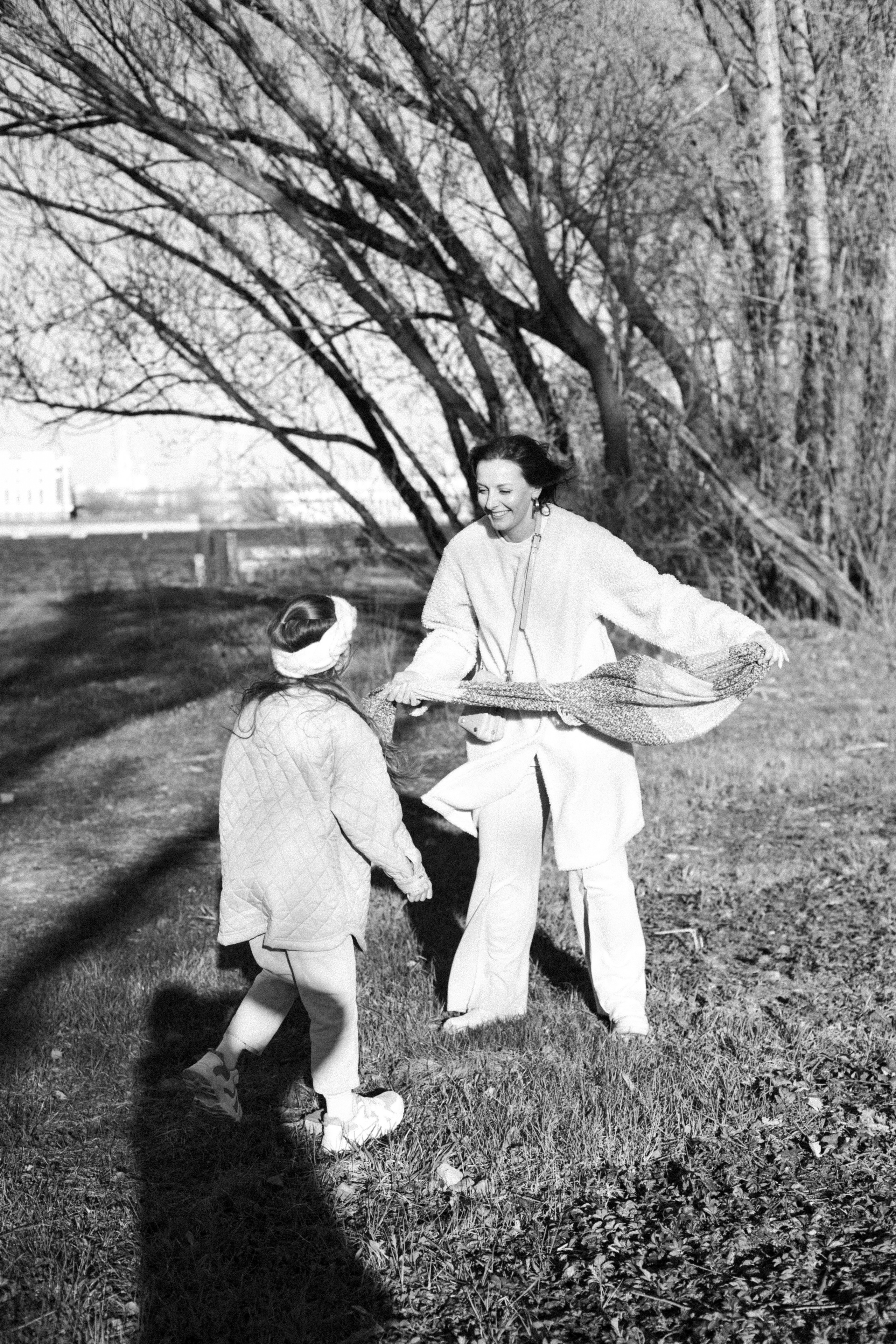 Летняя фотопрогулка мамы и дочки на Васильевском острове. Детский и контент фотограф Надя Волкова Санкт-Петербург