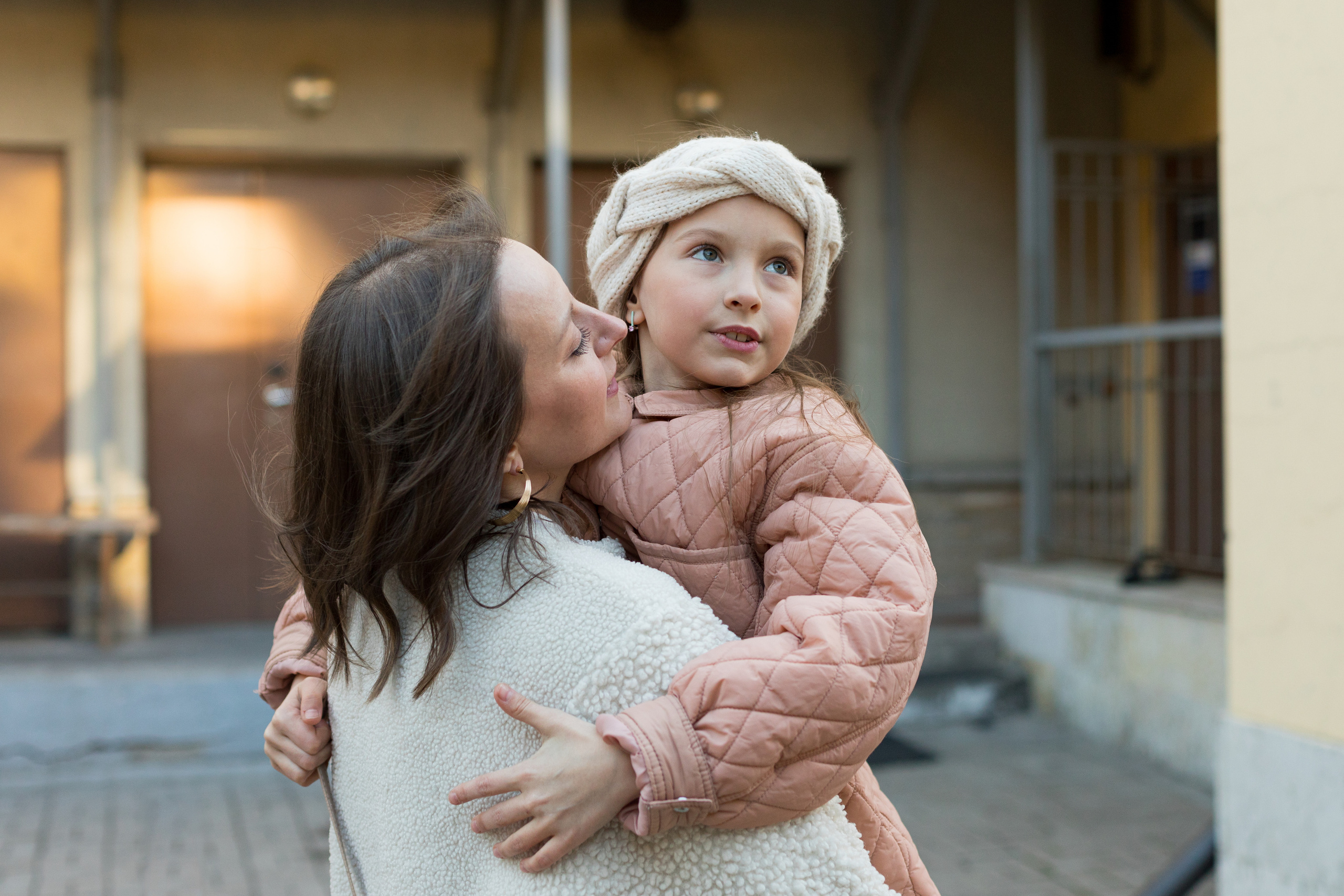 Летняя фотопрогулка мамы и дочки на Васильевском острове. Детский и контент фотограф Надя Волкова Санкт-Петербург