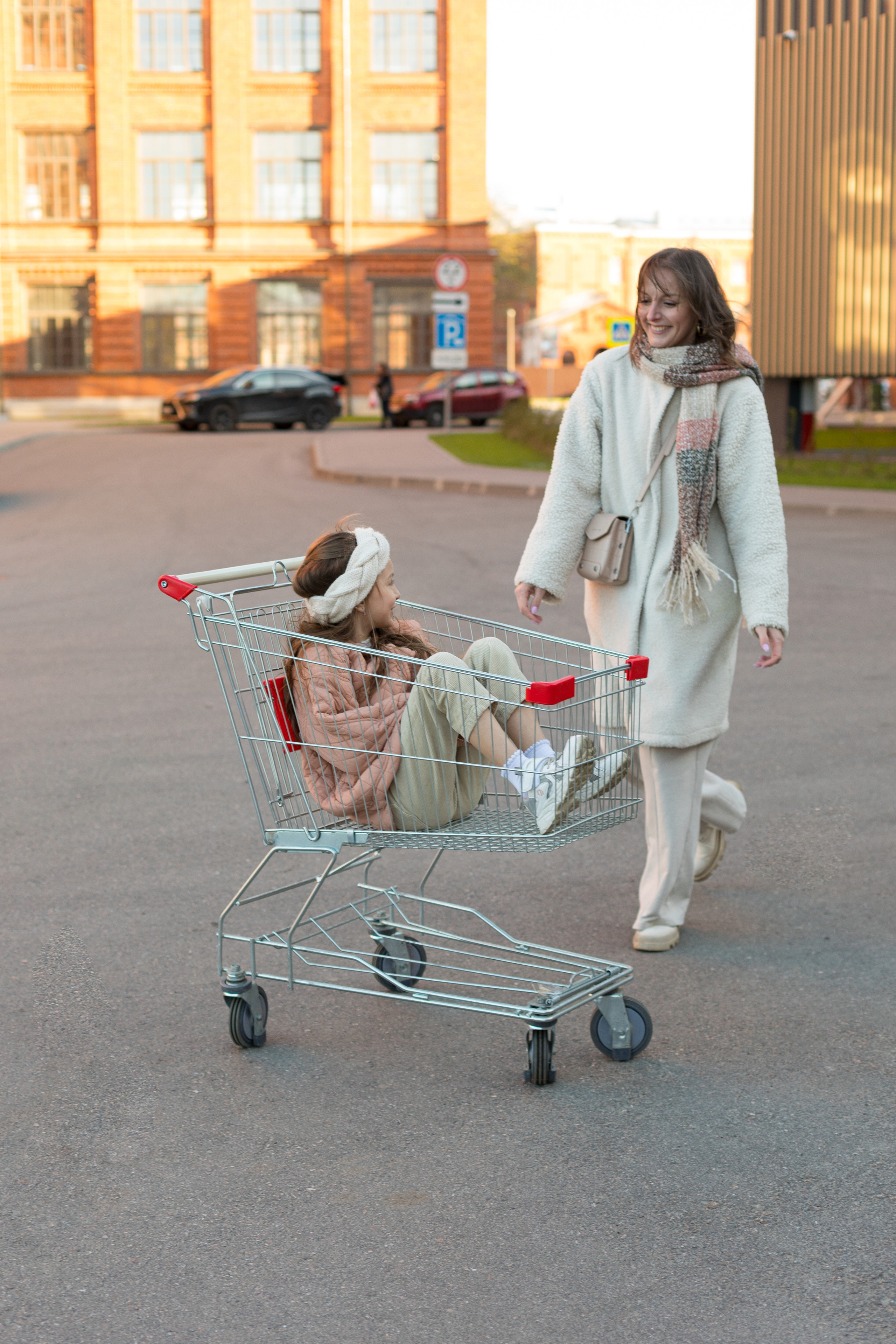 Летняя фотопрогулка мамы и дочки на Васильевском острове. Детский и контент фотограф Надя Волкова Санкт-Петербург