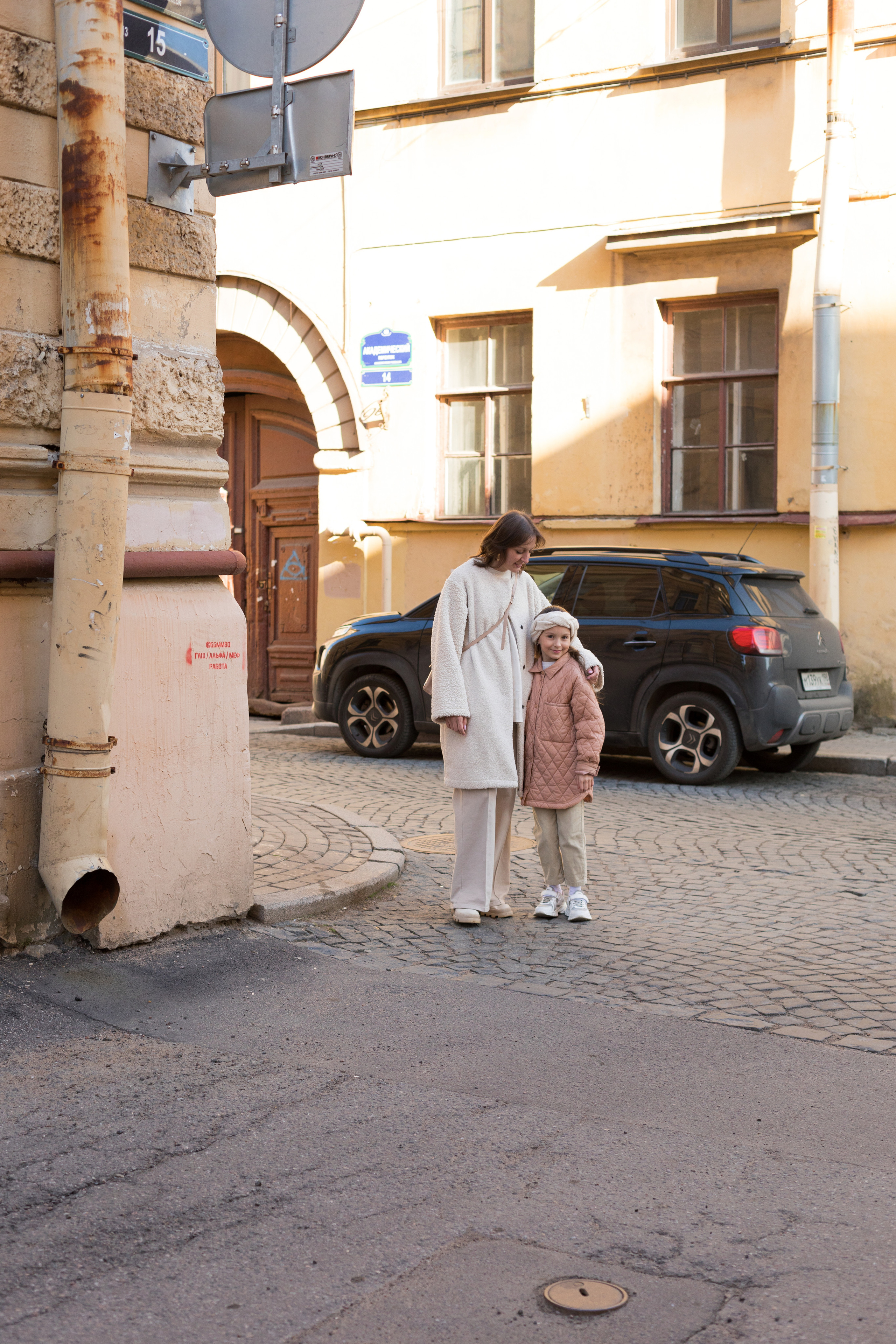 Летняя фотопрогулка мамы и дочки на Васильевском острове. Детский и контент фотограф Надя Волкова Санкт-Петербург