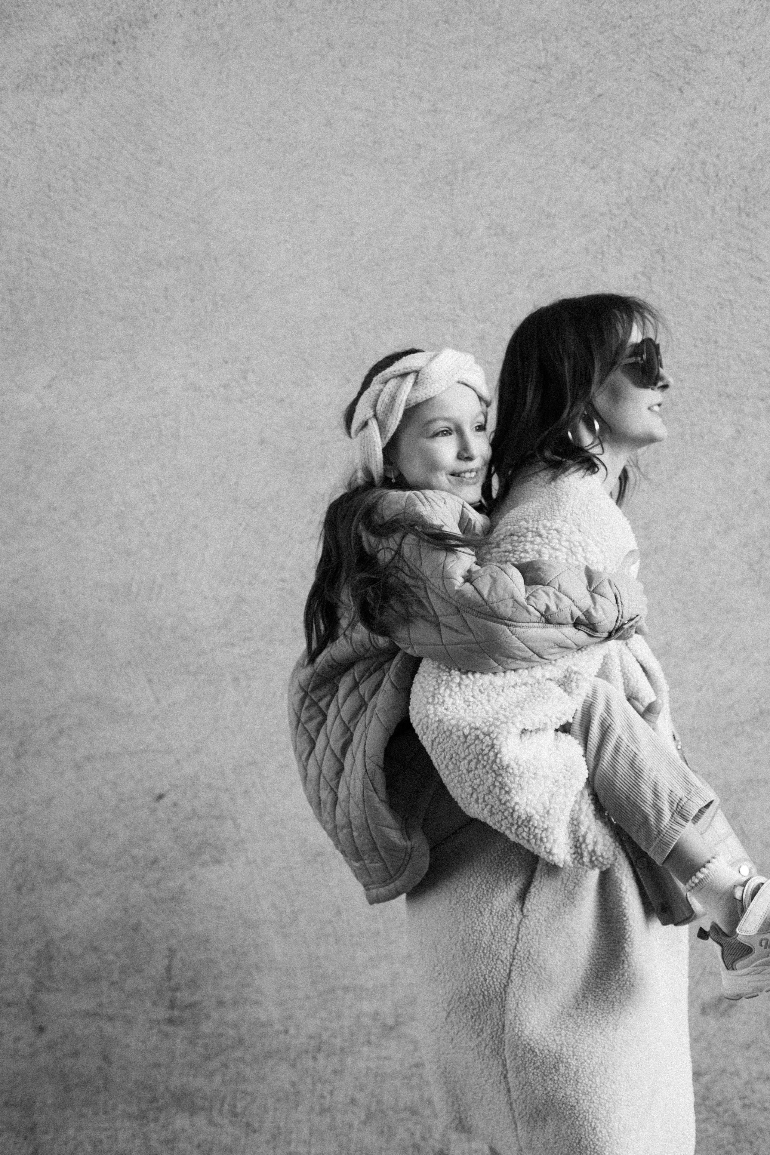 Летняя фотопрогулка мамы и дочки на Васильевском острове. Детский и контент фотограф Надя Волкова Санкт-Петербург