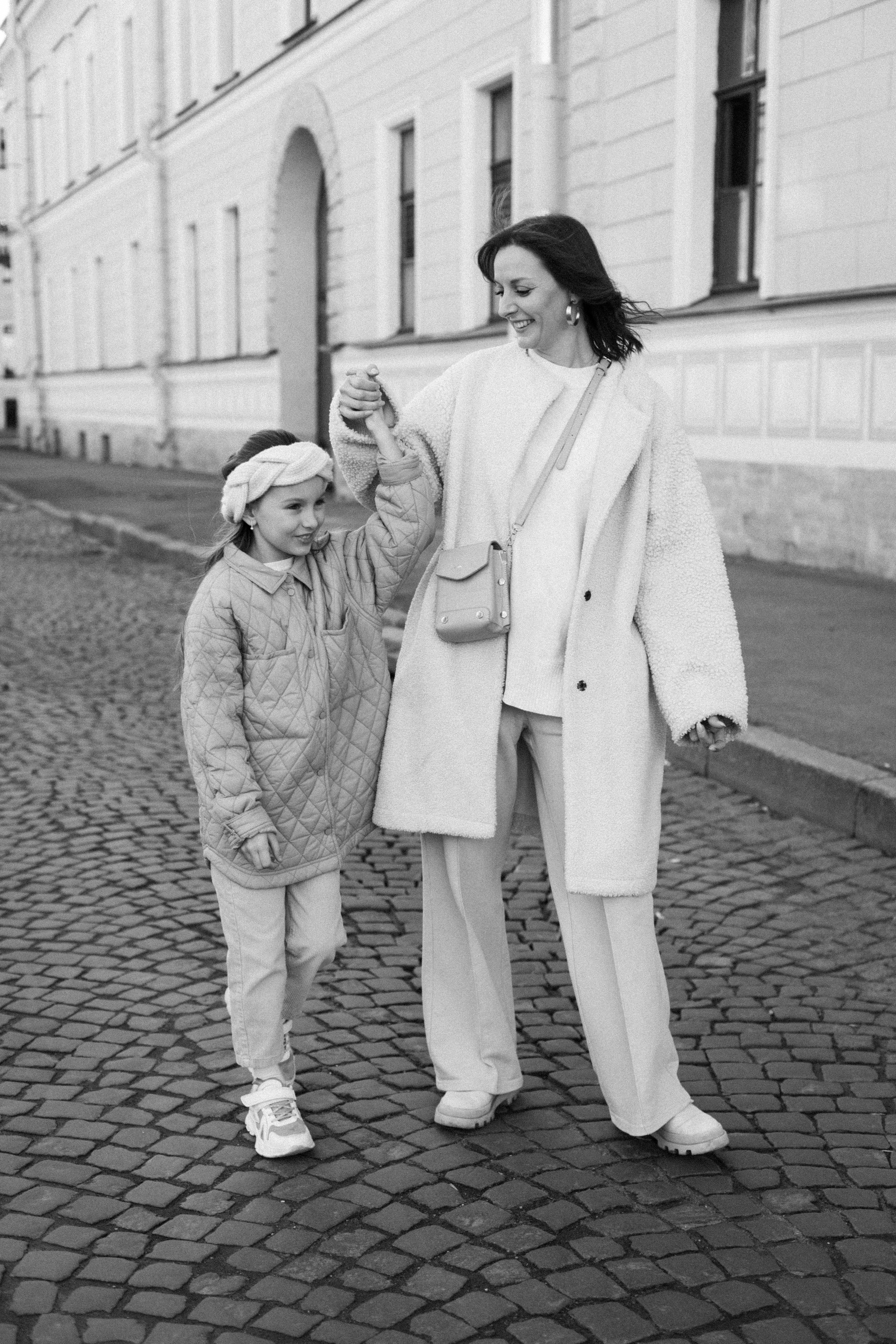 Летняя фотопрогулка мамы и дочки на Васильевском острове. Детский и контент фотограф Надя Волкова Санкт-Петербург