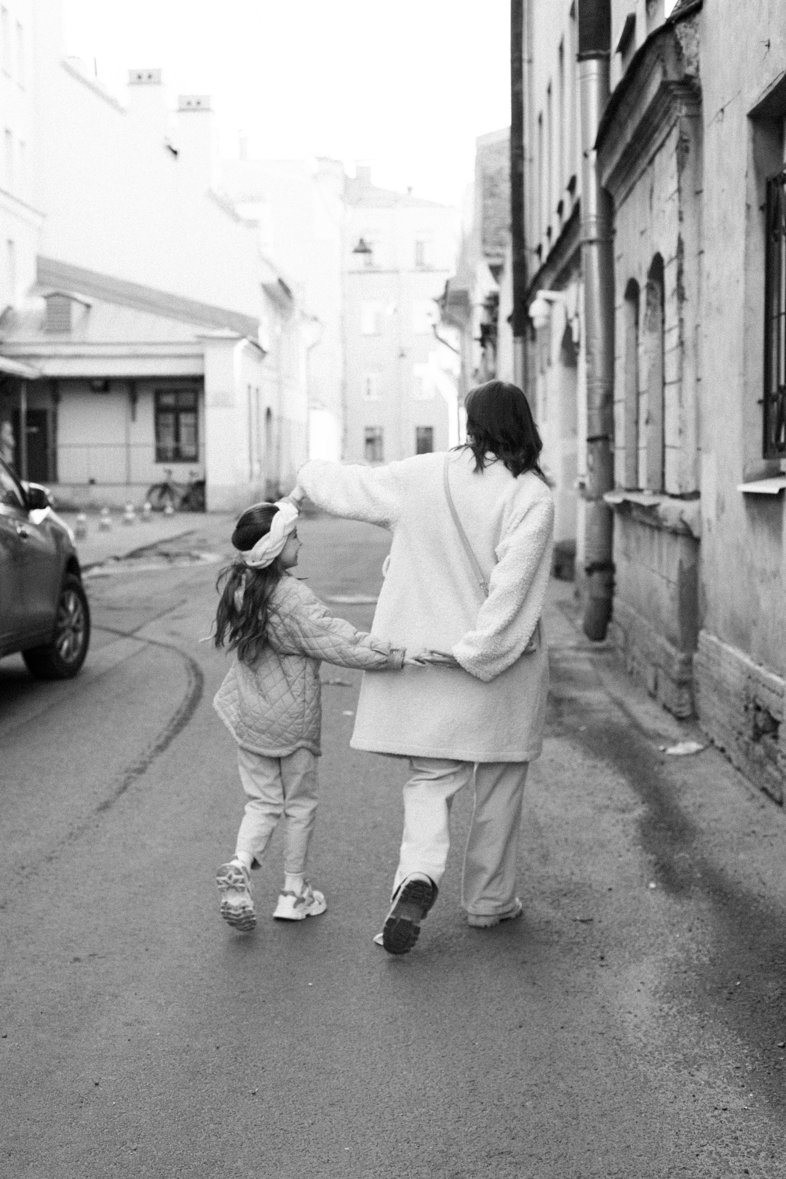 Летняя фотопрогулка мамы и дочки на Васильевском острове. Детский и контент фотограф Надя Волкова Санкт-Петербург