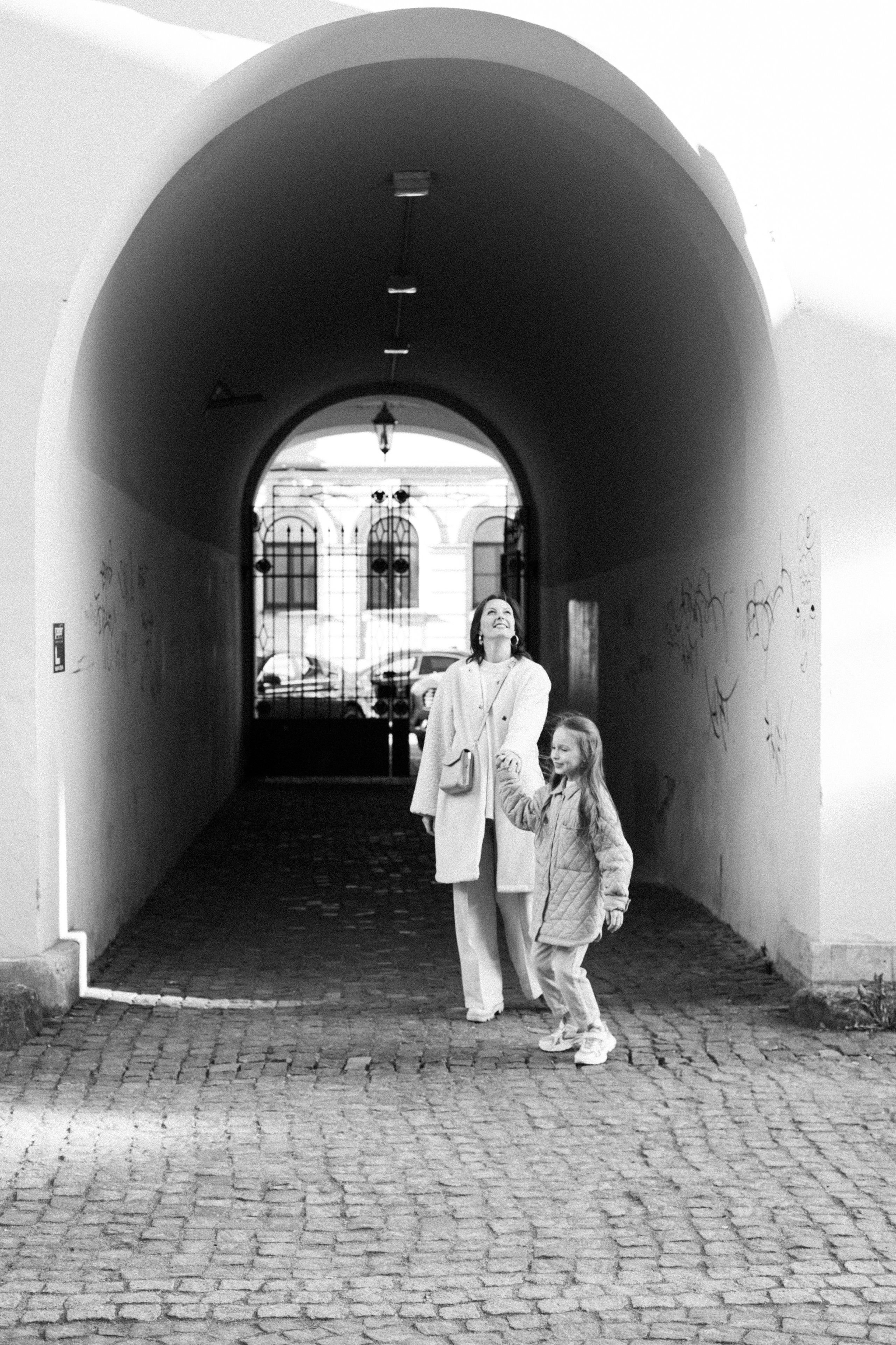 Летняя фотопрогулка мамы и дочки на Васильевском острове. Детский и контент фотограф Надя Волкова Санкт-Петербург