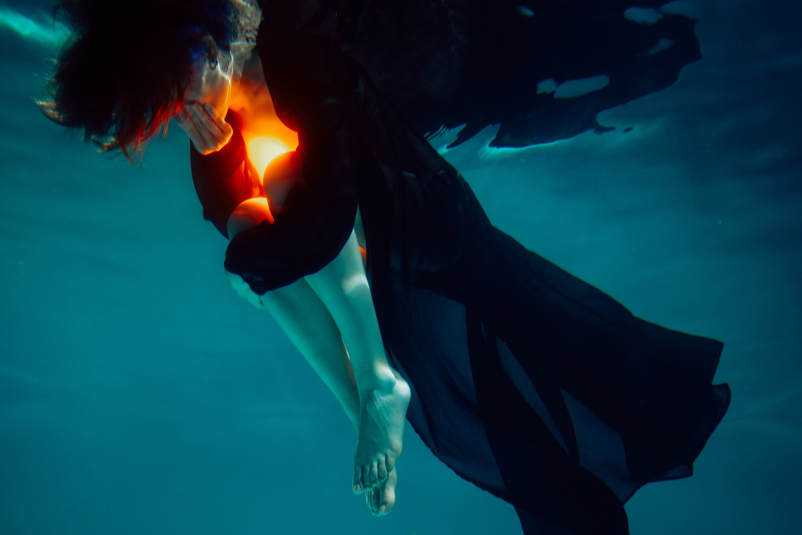 Женская психологическая съёмка под водой. Фотоведьма Дарья Нечинская