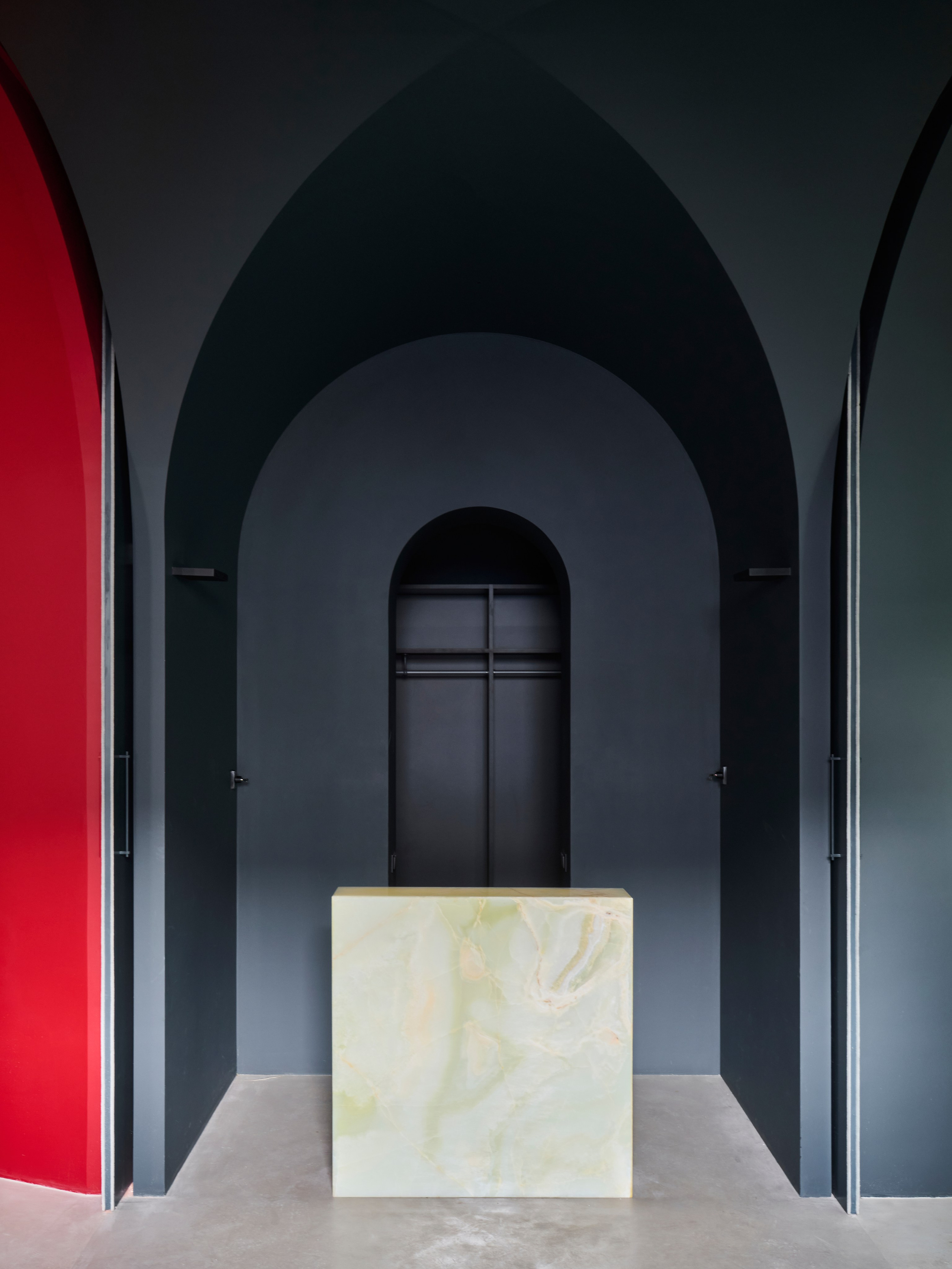 Дом с Атлантами. Фотограф для дизайнеров, застройщиков и бизнеса — интерьеры и архитектура — Свободный Роман в Москве и по России