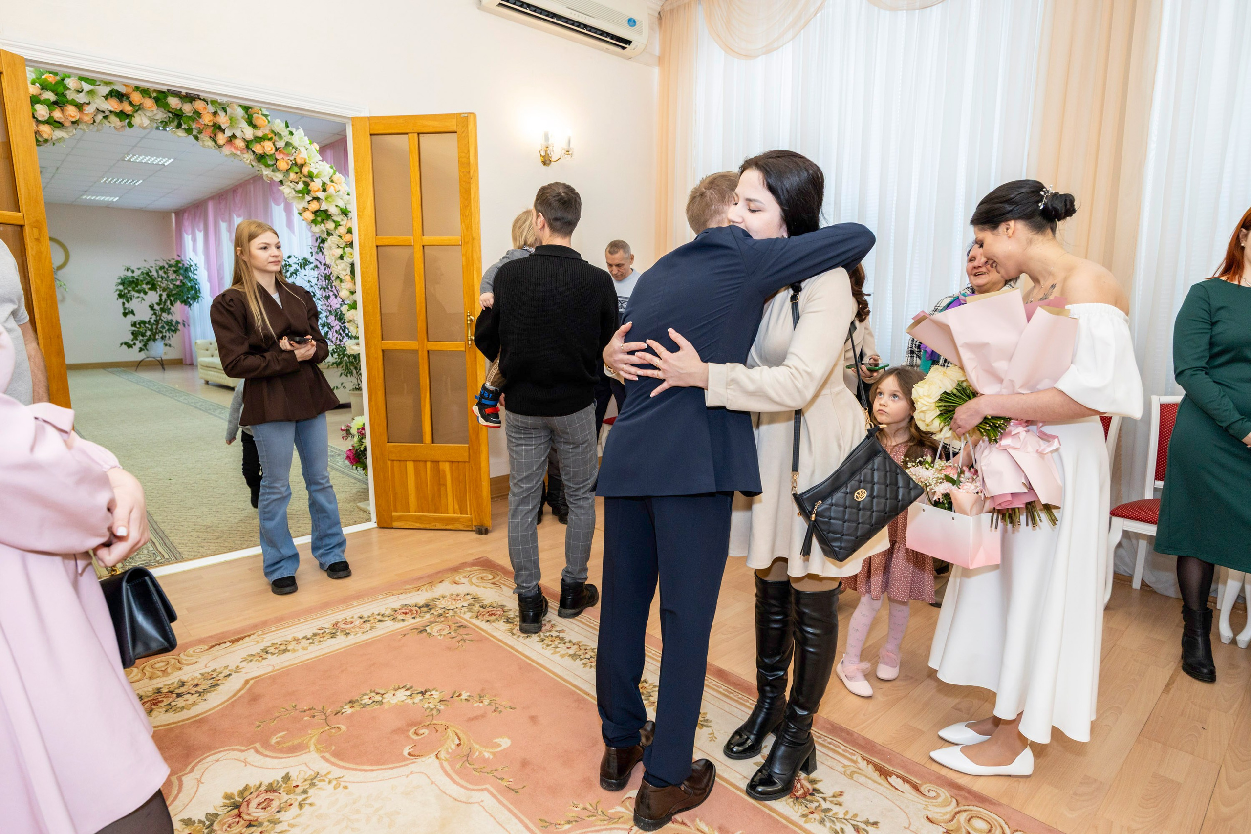 Свадьба, роспись в ЗАГСе, венчание, крещение, выписка из роддома — фотосъёмка. Визуальная упаковка брендов и проектов через фото и видеопроизводство