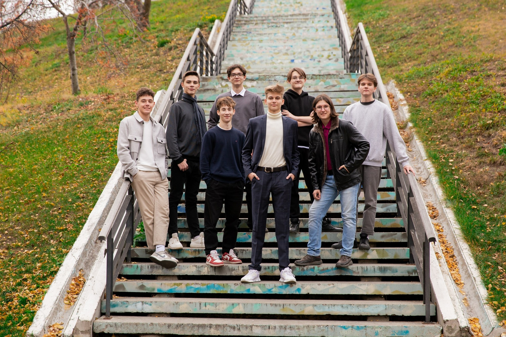 Осенняя фотосессия для выпускного альбома 11а класса 8 гимназии. СИГМА | Студия выпускных альбомов Красноярск