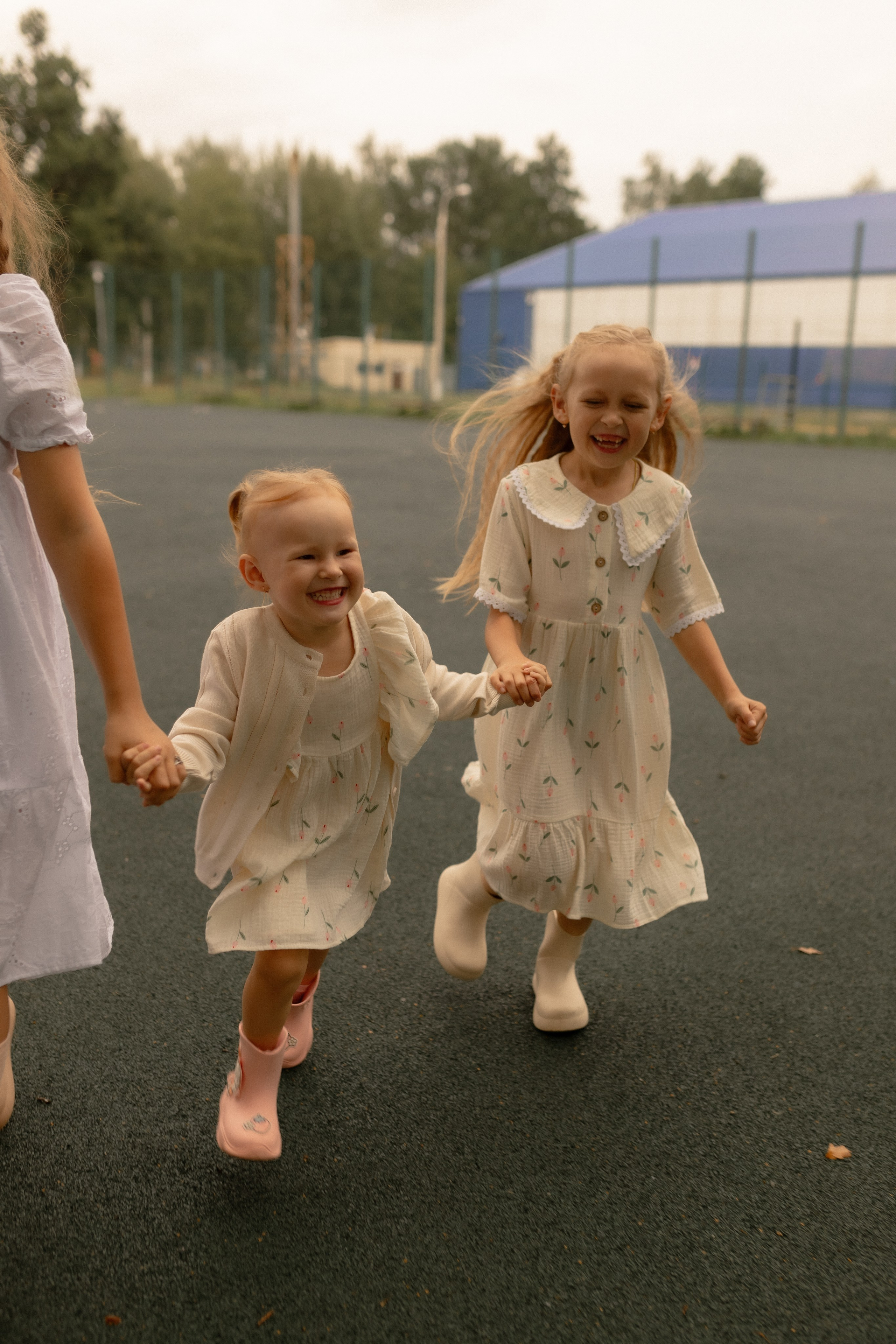 Мама Алина, Маша, Дина и Анечка. Фотограф Татьяна Семенова