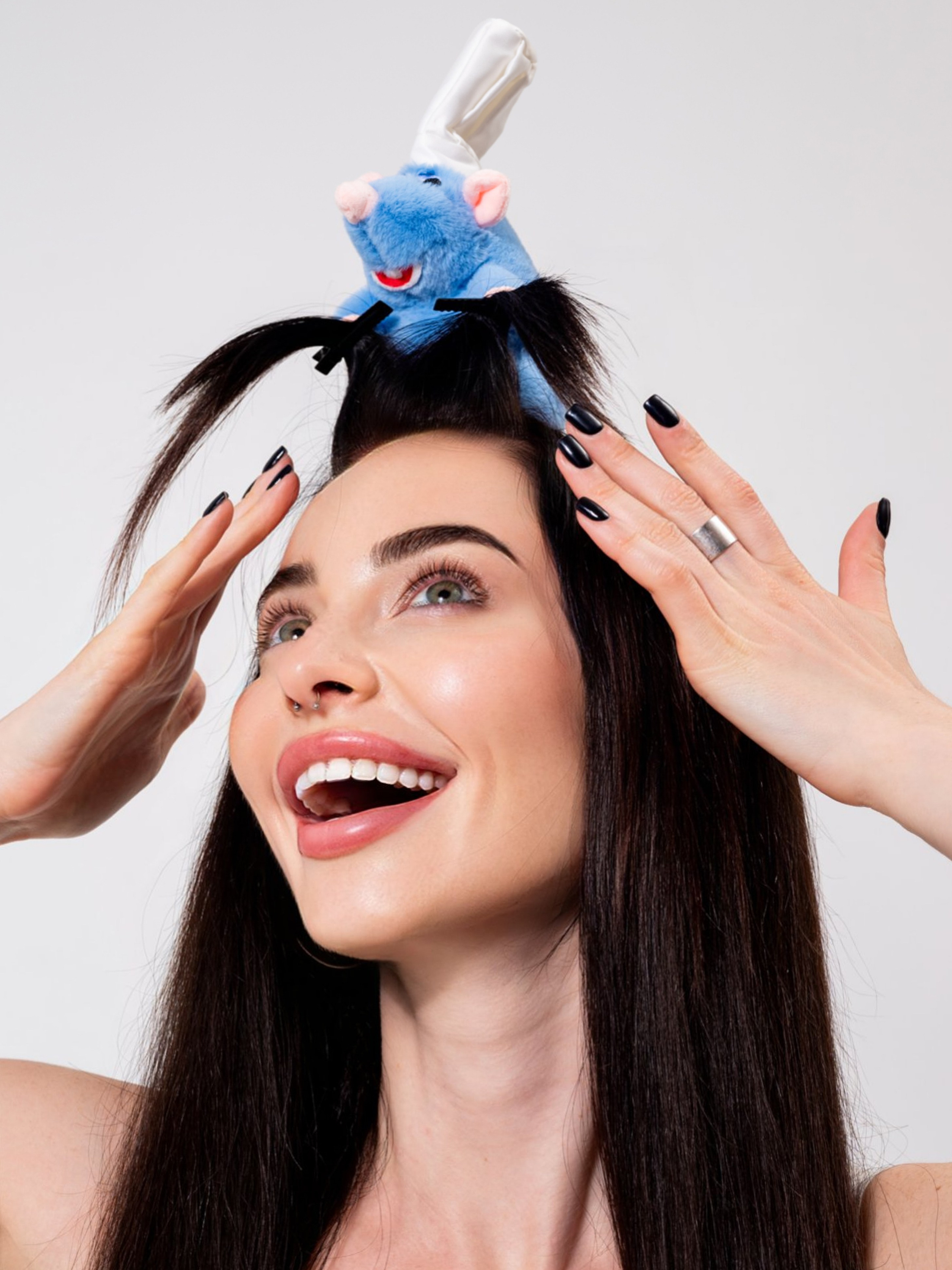 Модельная съемка на циклораме для маркетплейсов. ТМ Продакшн — Съемка для маркетплейсов в Москве