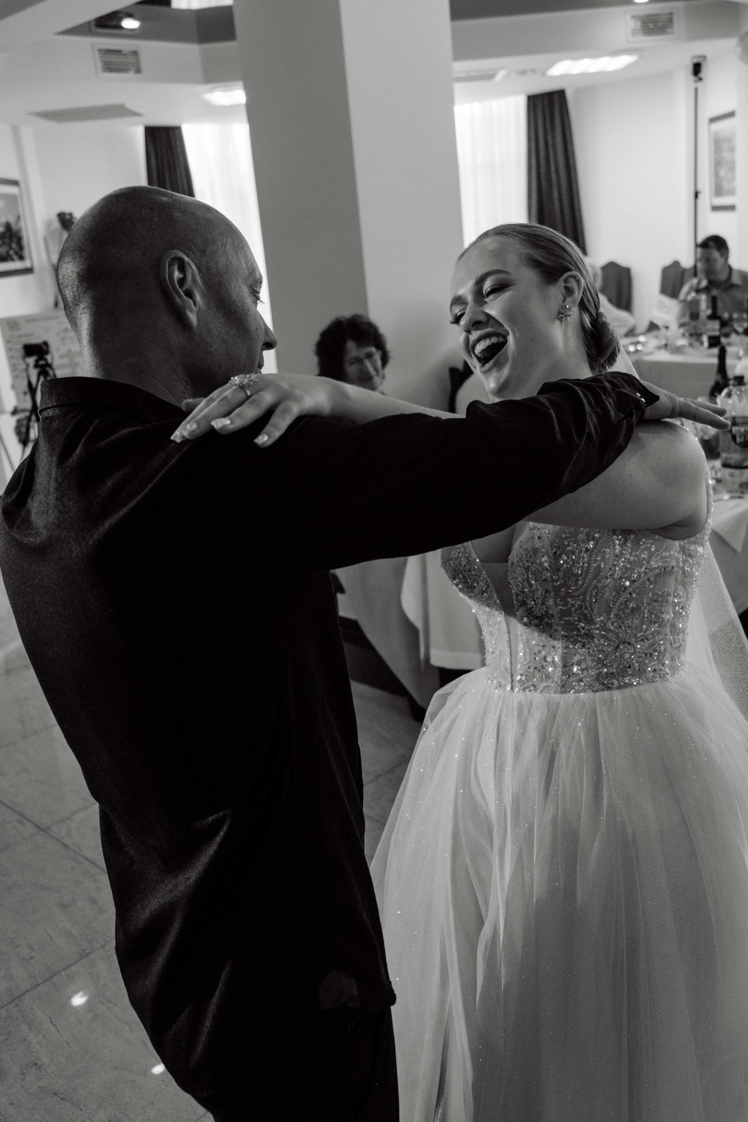 Свадебный ретопртаж. Профессиональная фотосъемка в Крыму. Натуральные эмоции и живые кадры. Забронируйте дату прямо сейчас!