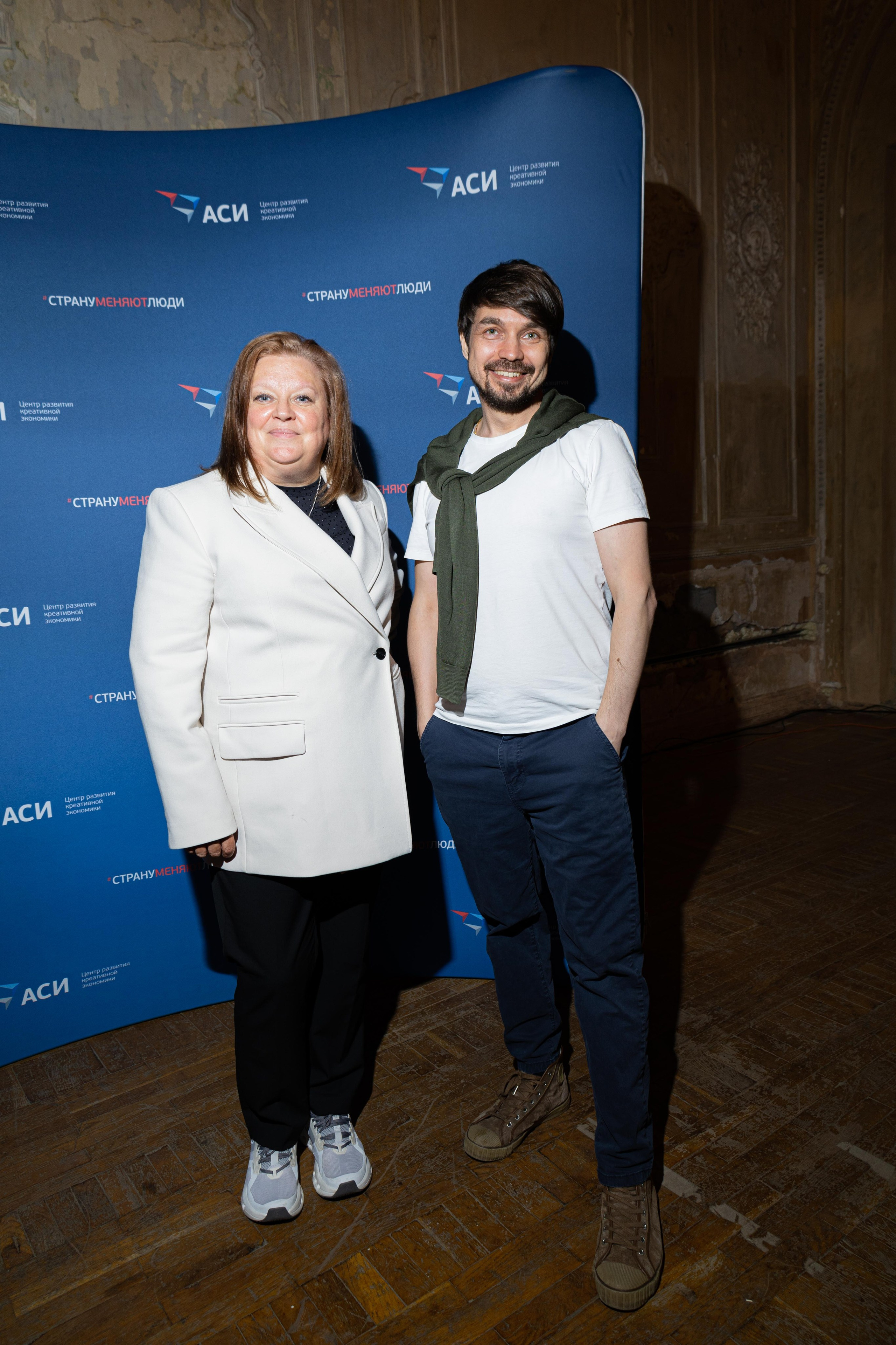 Producers' meeting. VICTORIA SHU